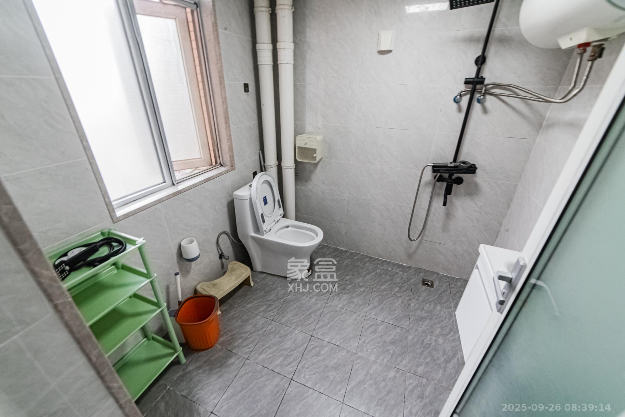 万国城（当代满庭春MOMA）一期  3室2厅2卫    92.0万卫生间