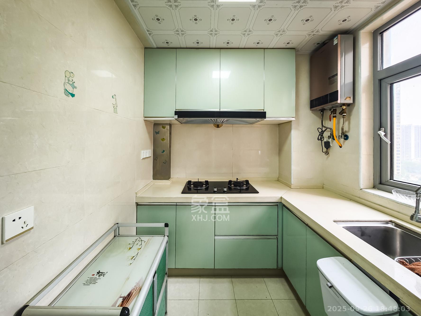 钱隆世家 3室2厅1卫 72.0万 钱隆世家 3室2厅1卫 72.0万厨房