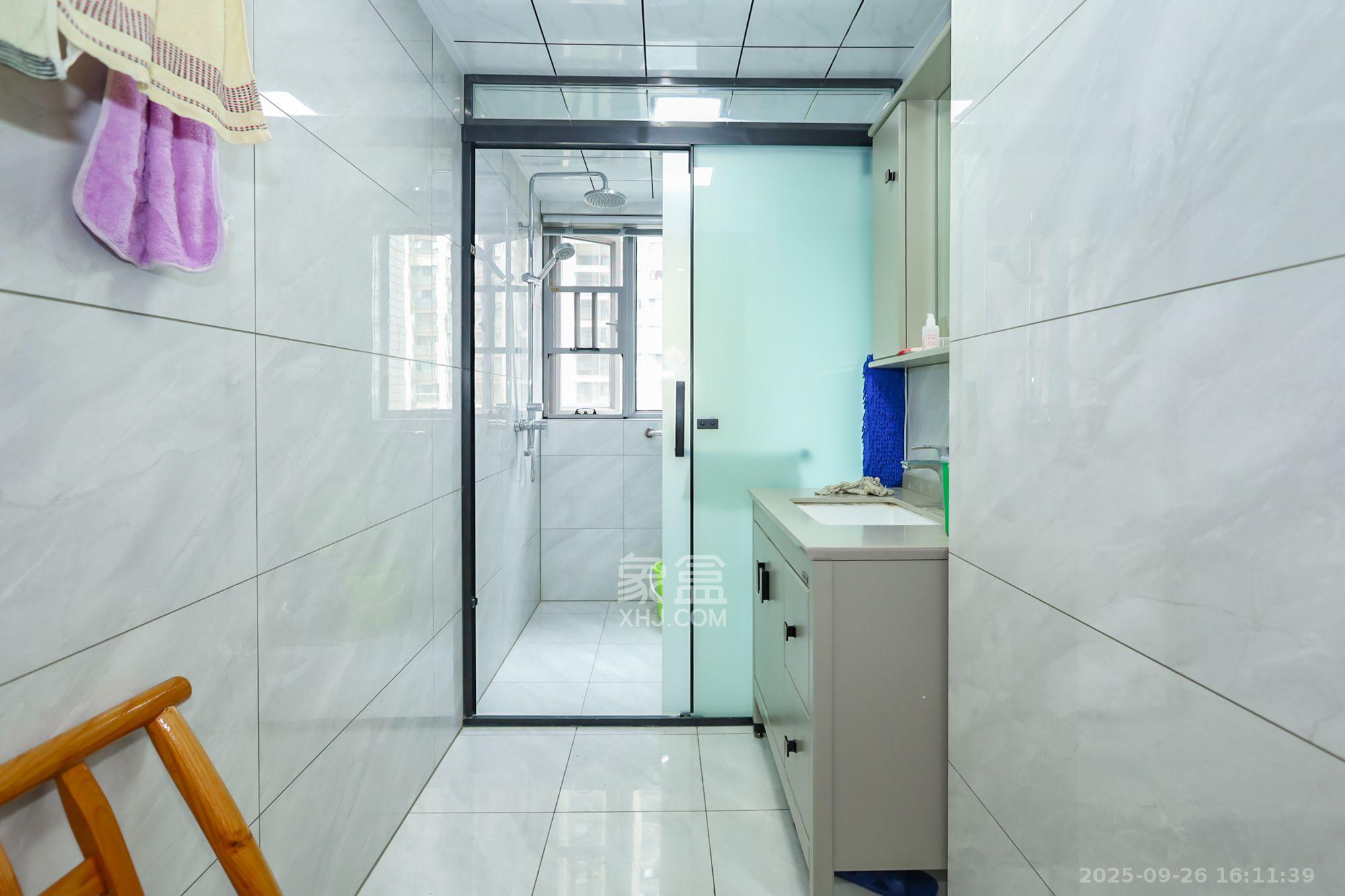 八方小区B区  3室2厅2卫    5800.0元/月室内图