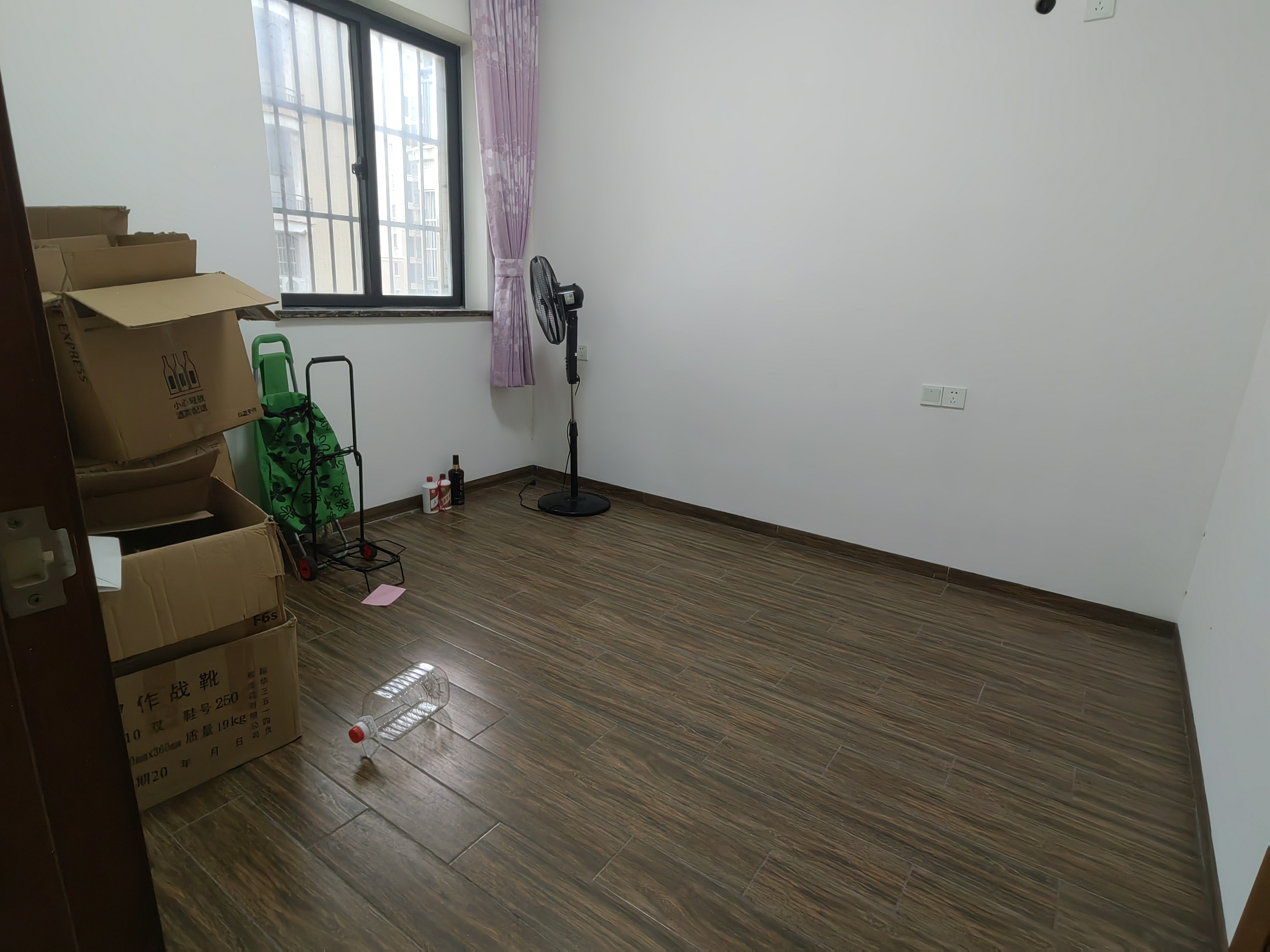 五源河公寓B区 3室2厅2卫 2200.0元/月 五源河公寓B区 3室2厅2卫 2200.0元/月室内图