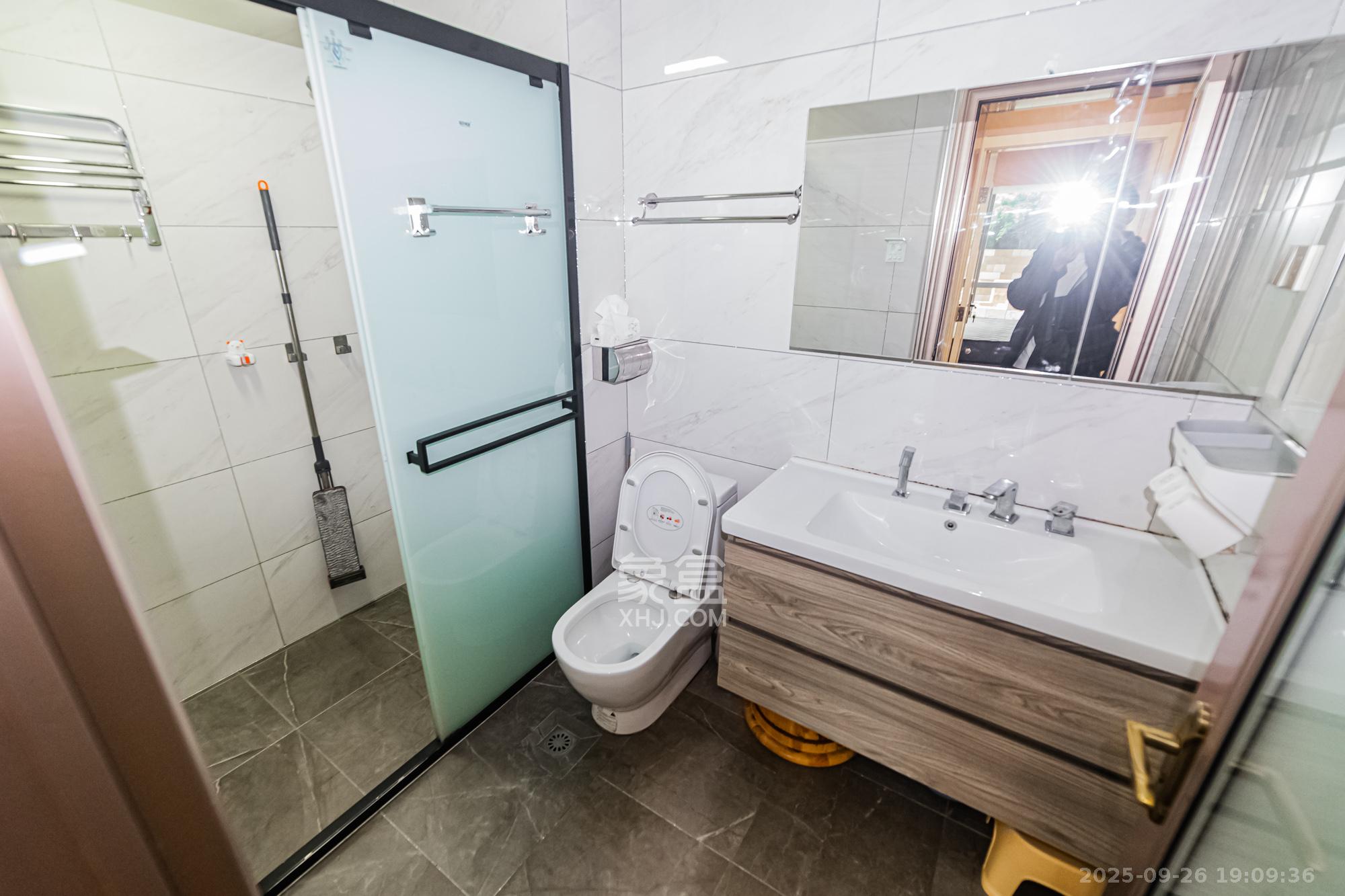 北辰定江洋  2室2厅2卫   235.00万卫生间