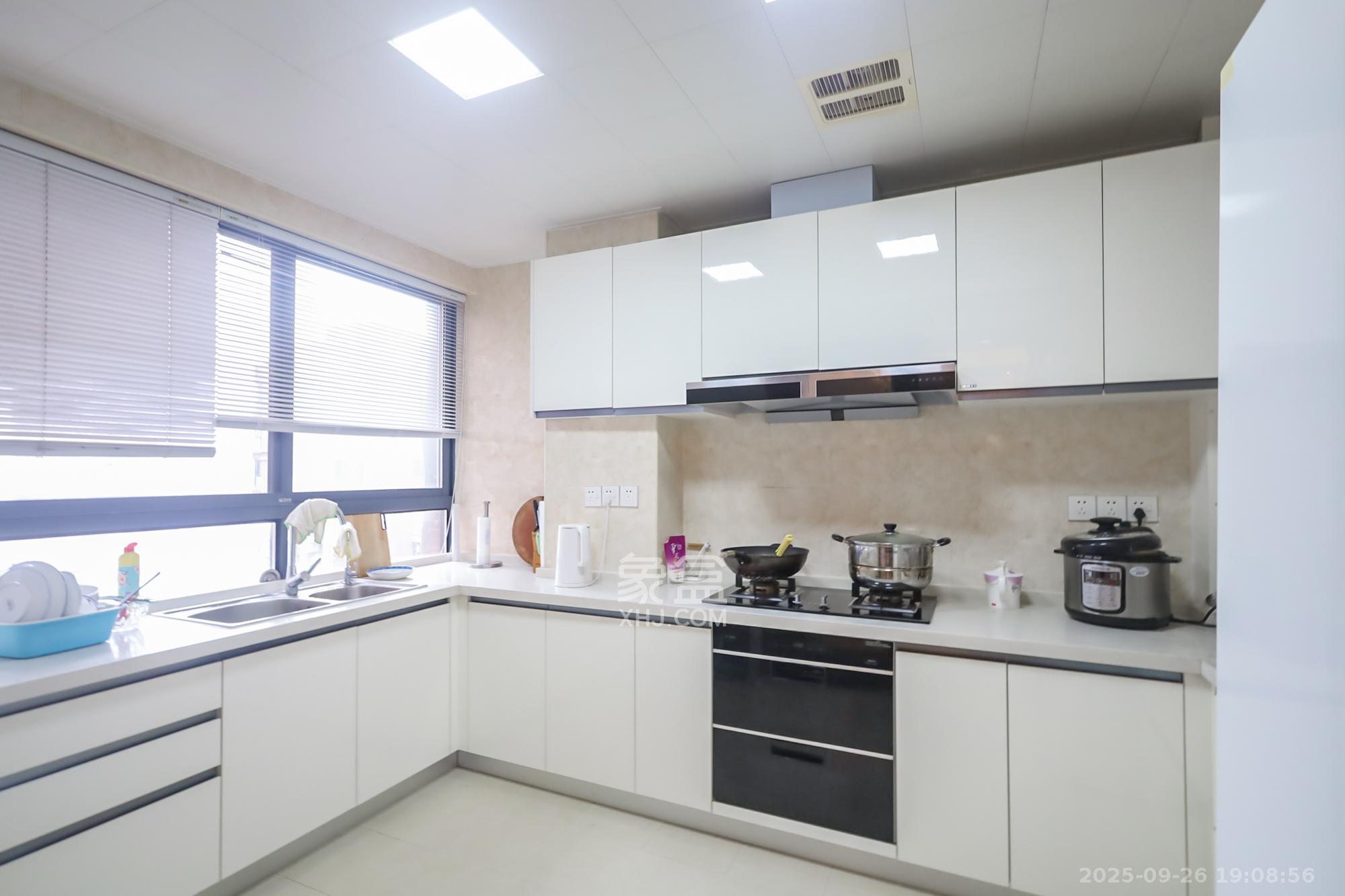 山水誉峰 4室2厅2卫 210.0万 山水誉峰 4室2厅2卫 210.0万厨房