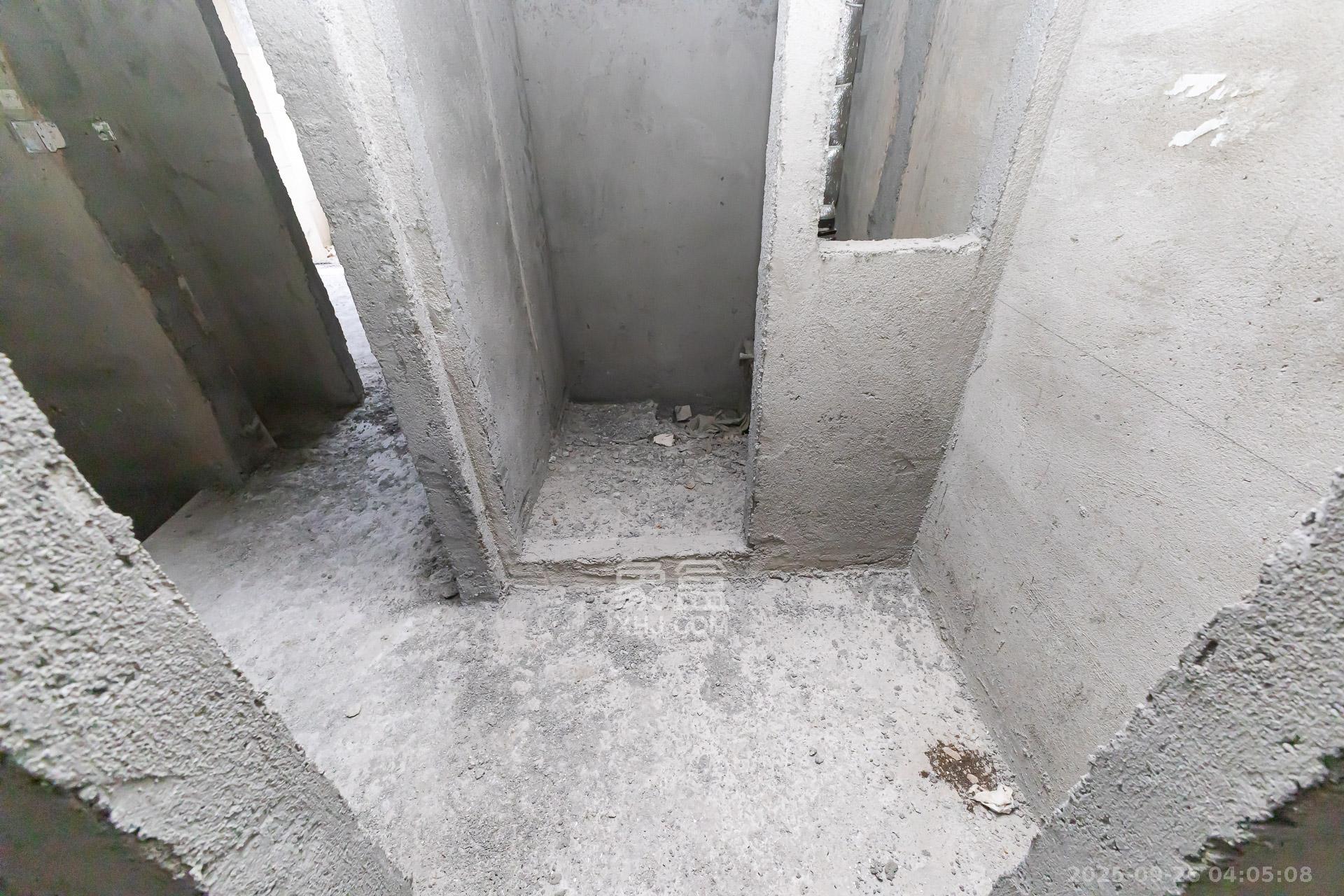 龙湖湘风原著(龙湖湘风星城) 5室3厅3卫 260.0万 龙湖湘风原著(龙湖湘风星城) 5室3厅3卫 260.0万卫生间