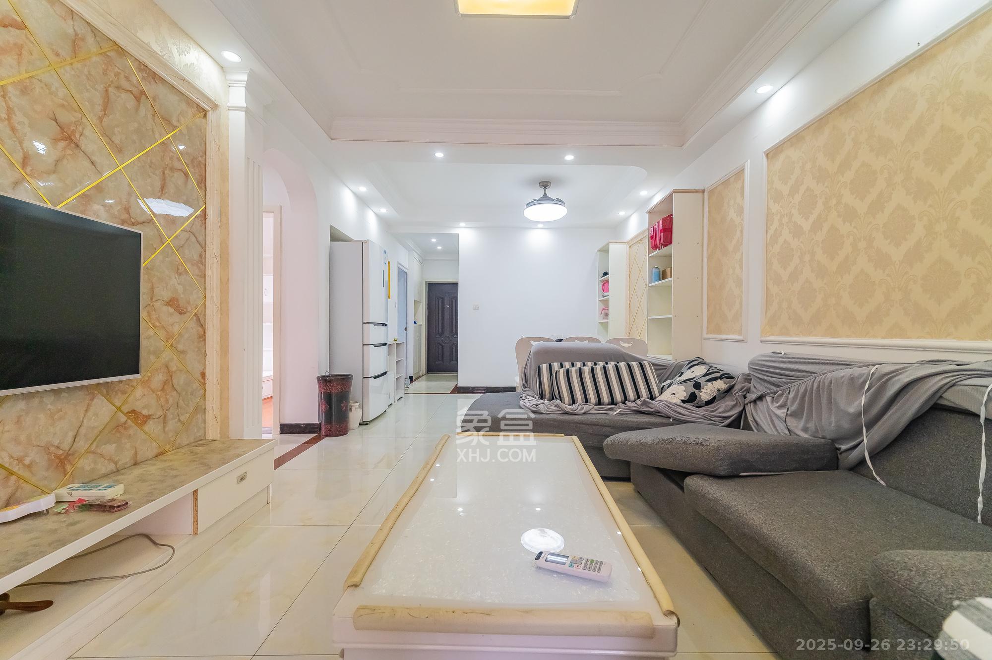 印山蓝色海岸 2室2厅1卫 52.0万 印山蓝色海岸 2室2厅1卫 52.0万客厅