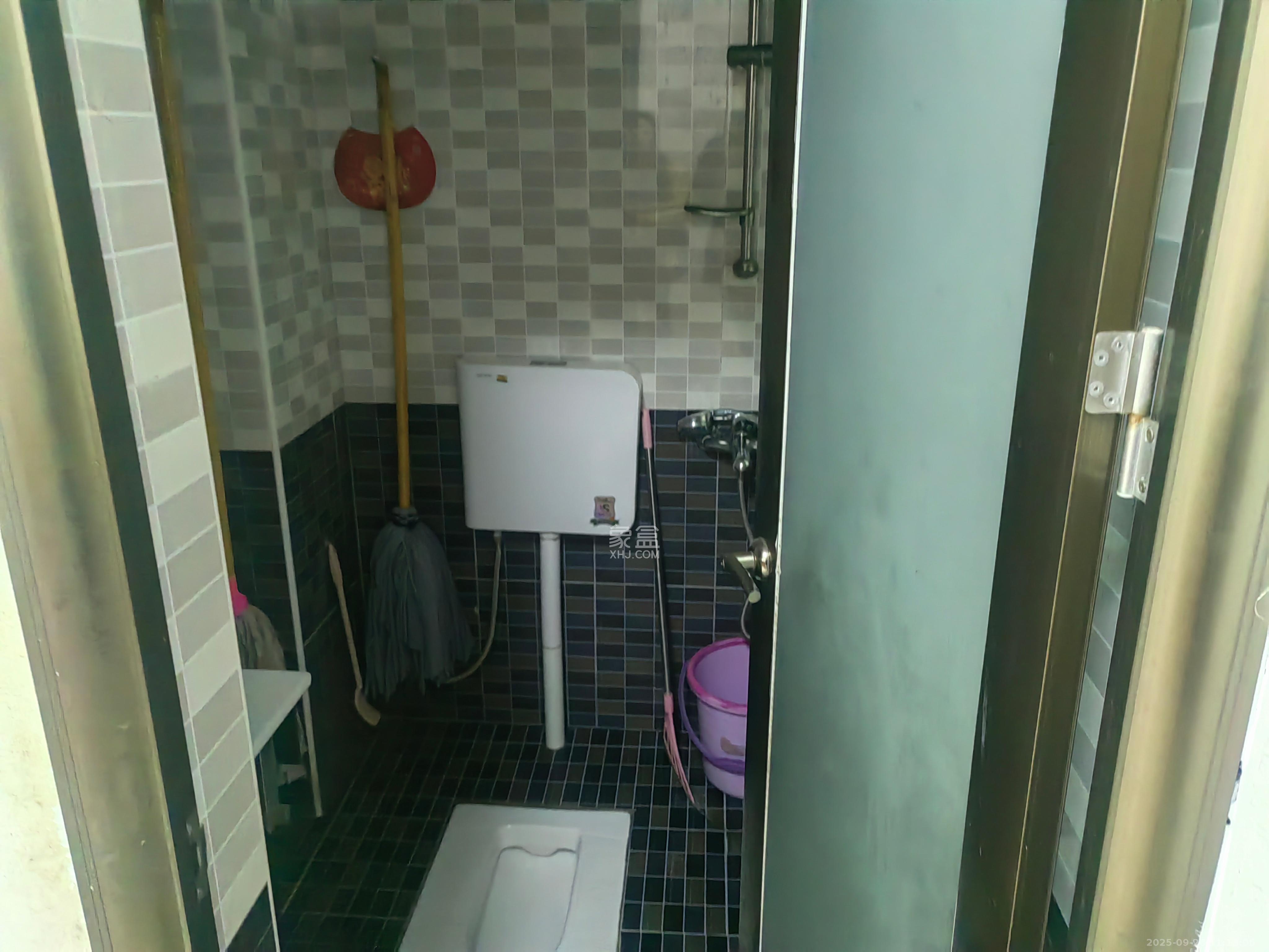 香雨一品  1室2厅2卫   1800.00元/月室内图