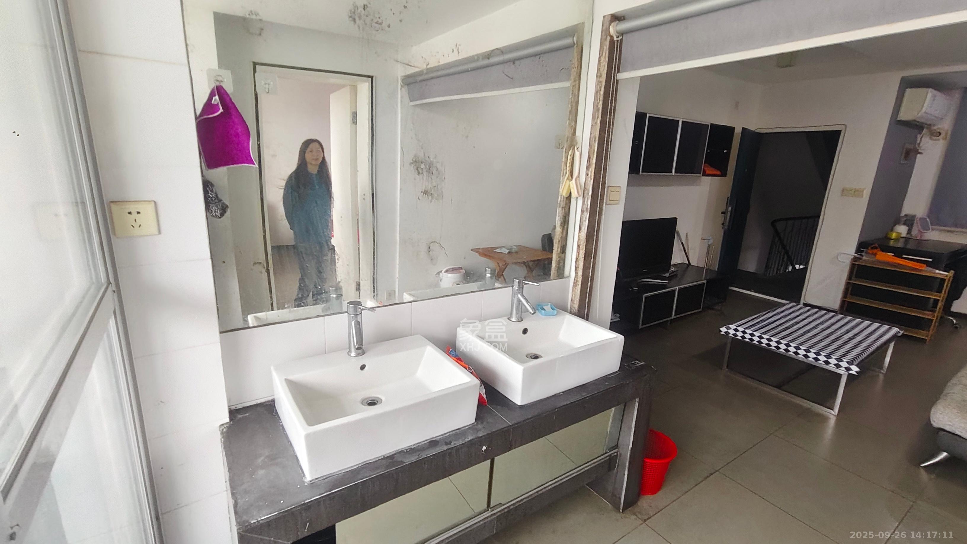 荣安宿舍 2室1厅1卫 1500.0元/月 荣安宿舍 2室1厅1卫 1500.0元/月室内图