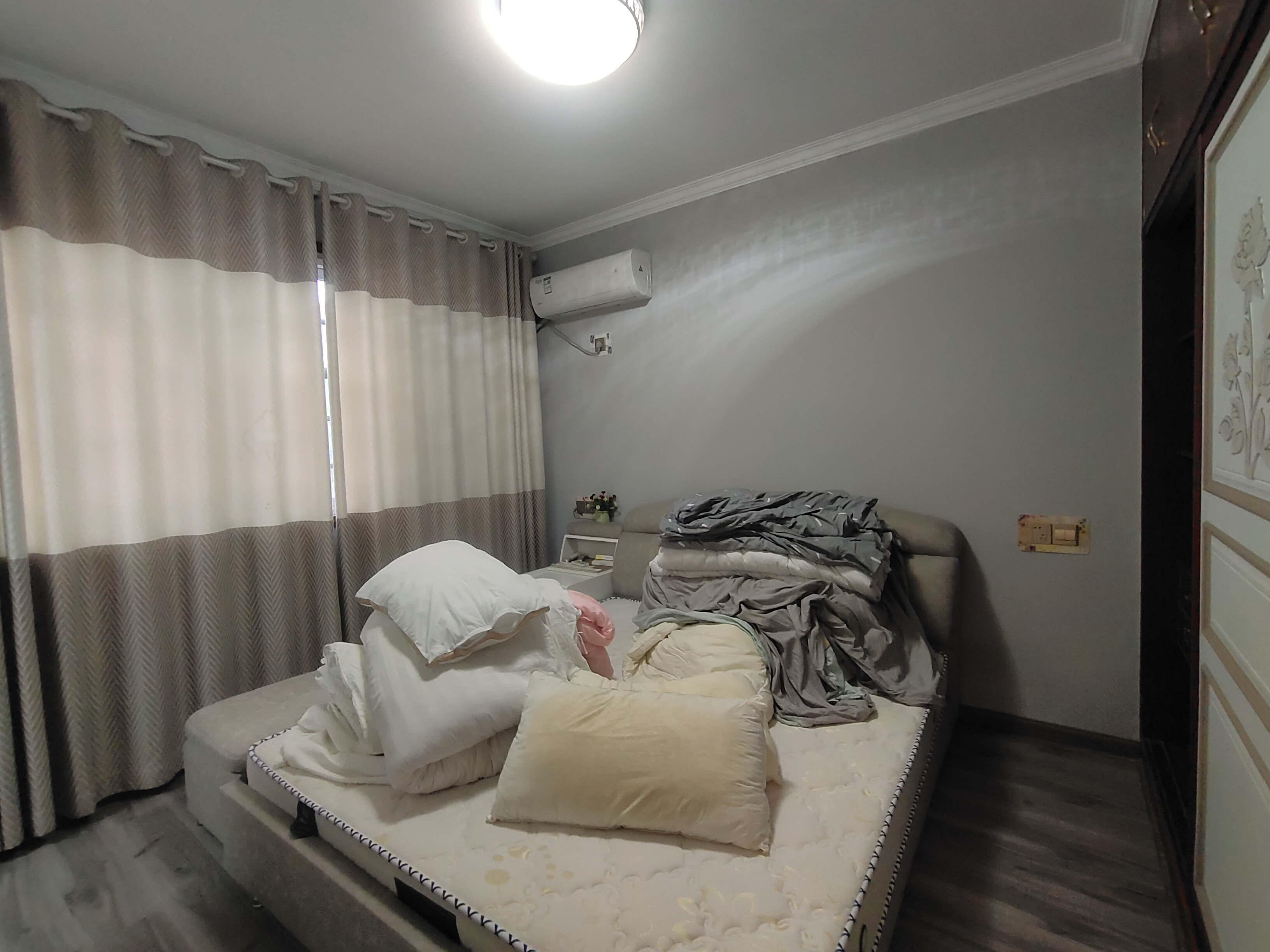 阳光水岸  3室2厅2卫    65.8万客厅