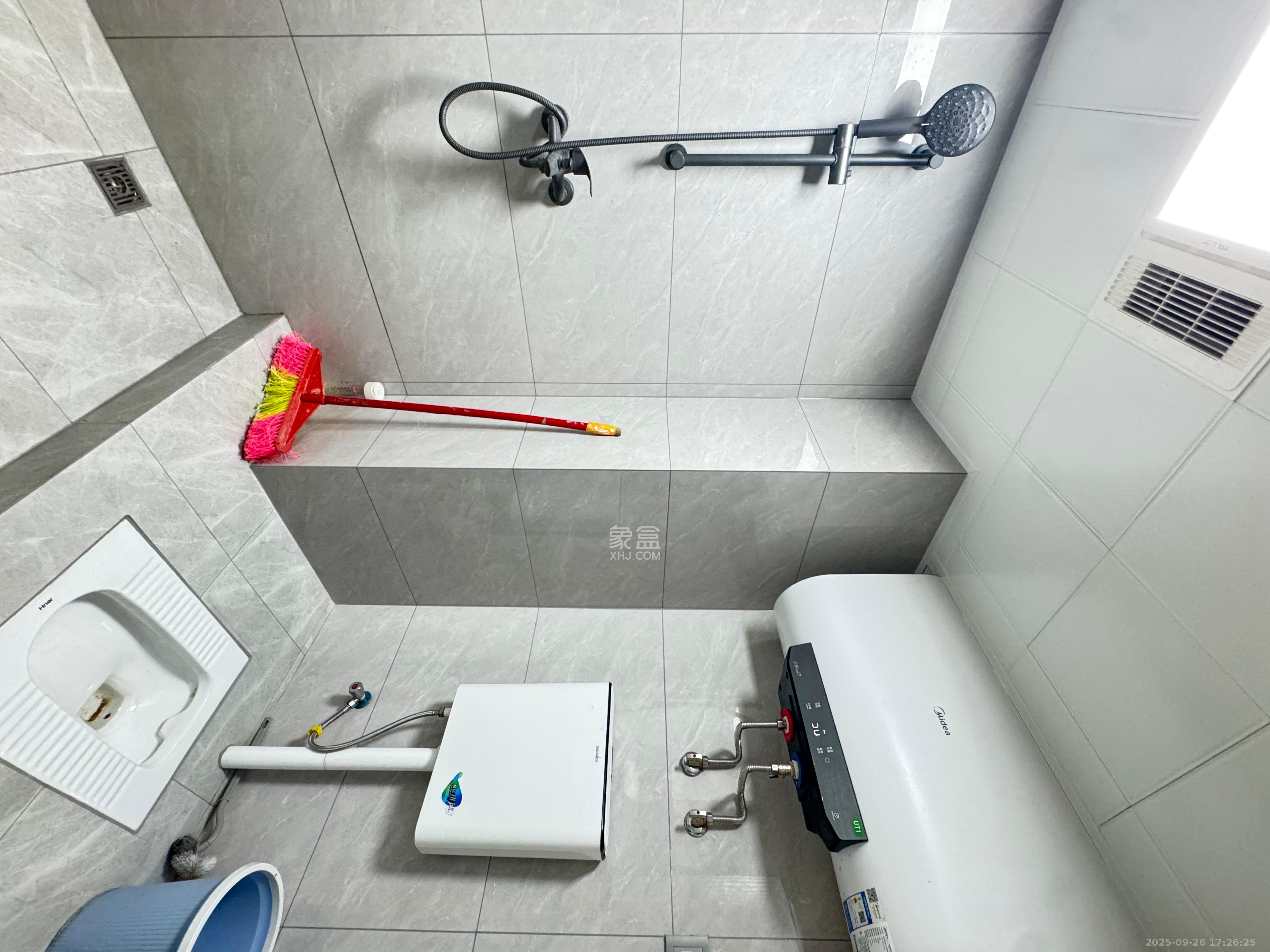 新城悦隽公园  2室1厅1卫    1700.0元/月室内图