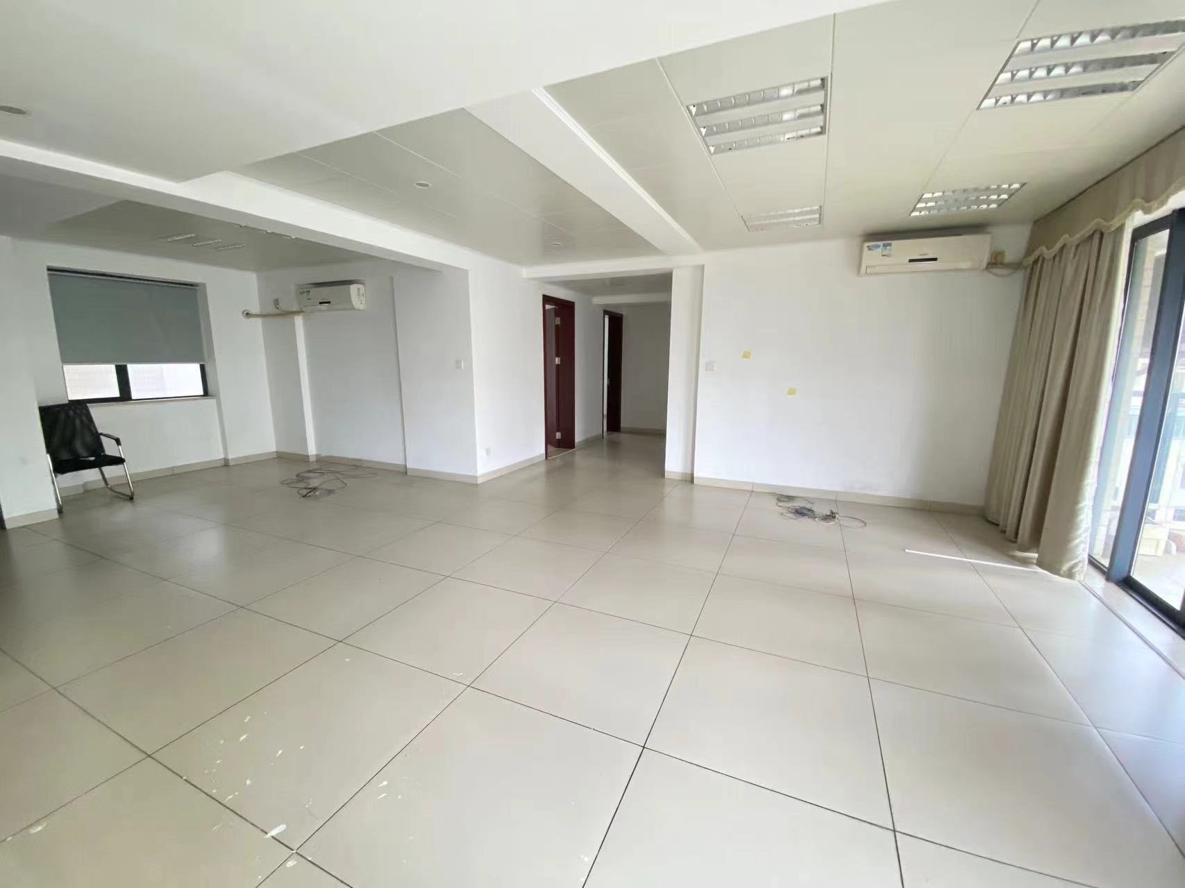 和信广场 3室2厅2卫 4000.0元/月 和信广场 3室2厅2卫 4000.0元/月室内图