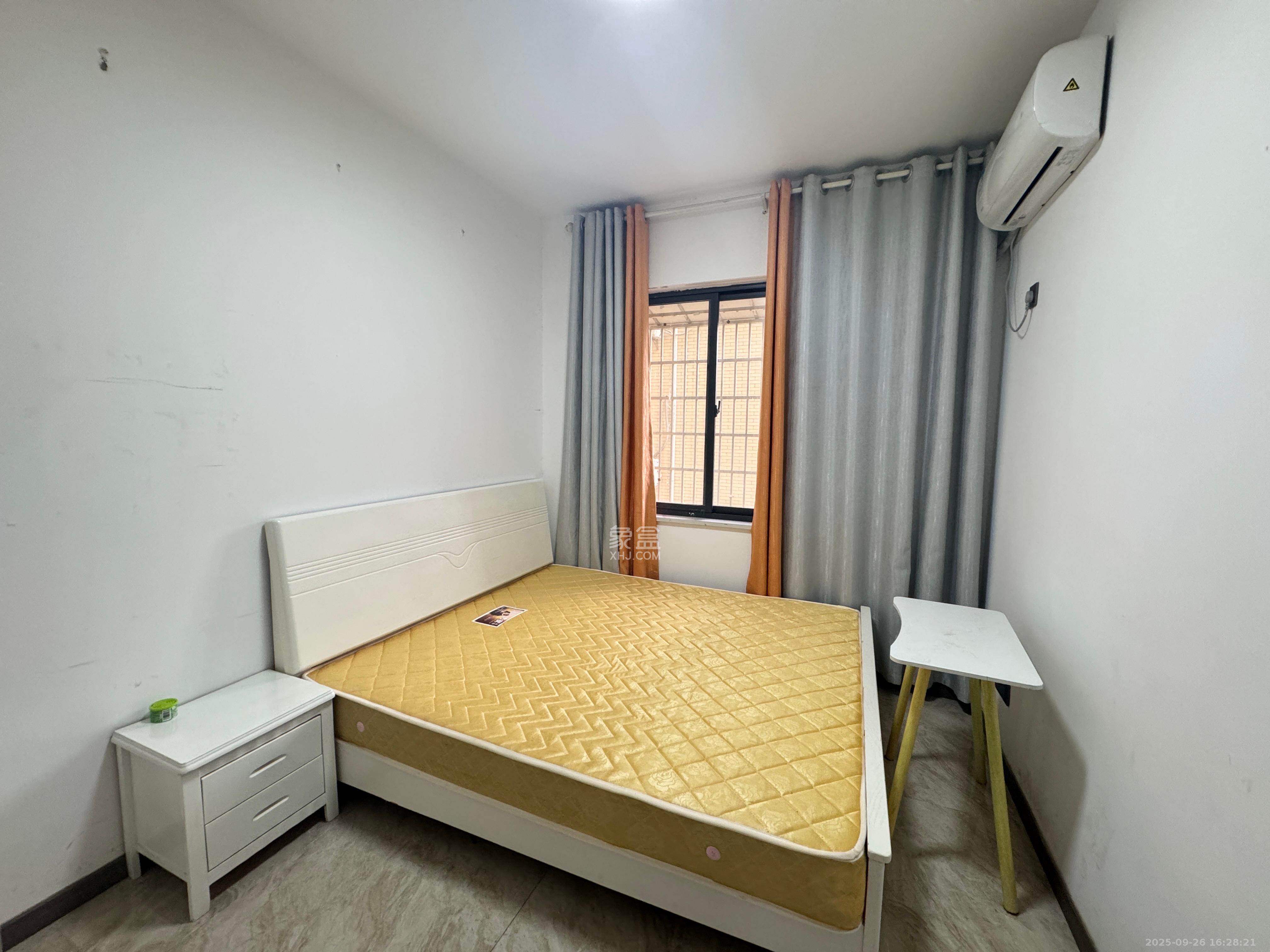 月亮湾草莓街区一、二期 4室2厅1卫 2300.0元/月 月亮湾草莓街区一、二期 4室2厅1卫 2300.0元/月室内图