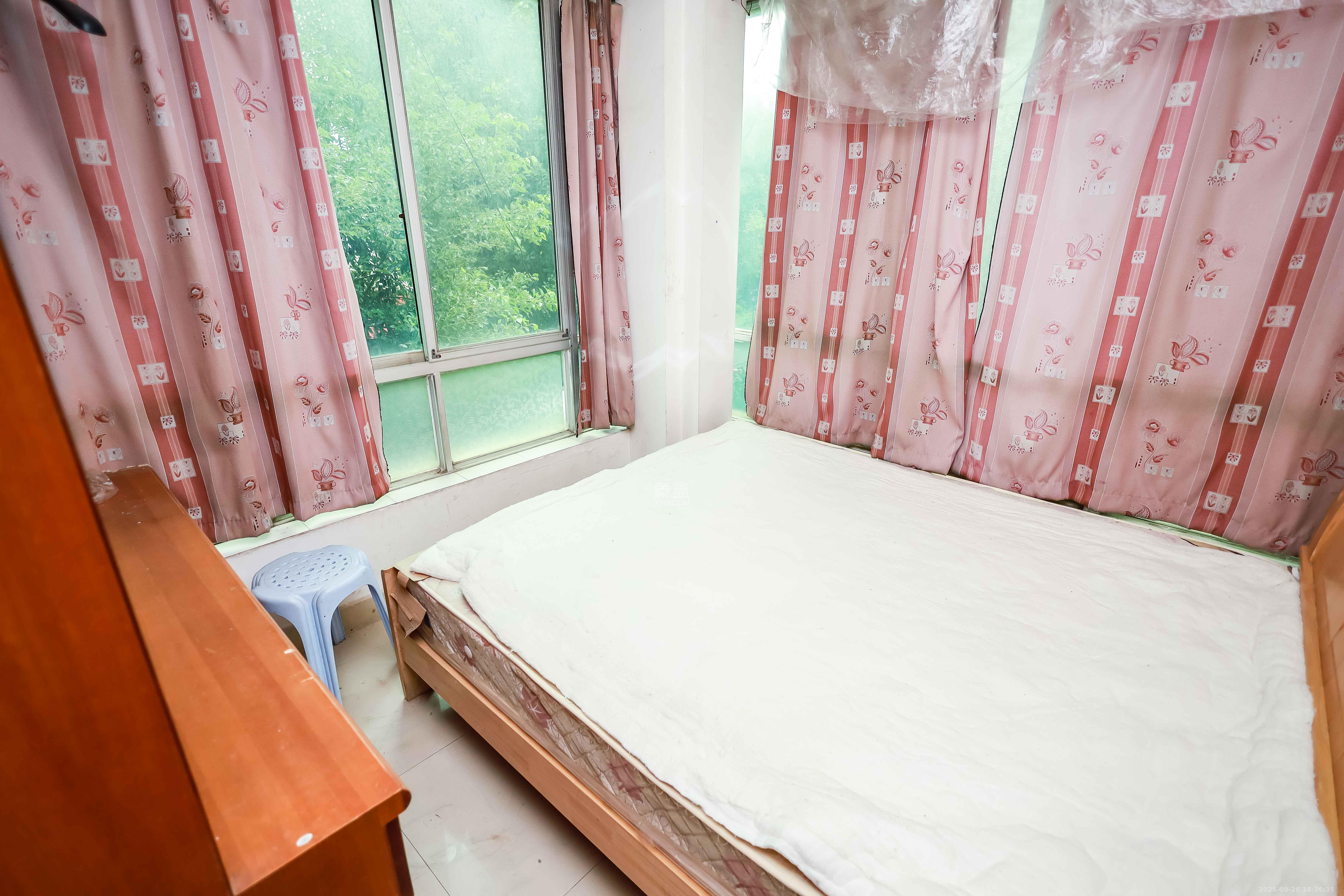 静园山庄 1室1厅1卫 25.0万 静园山庄 1室1厅1卫 25.0万卧室