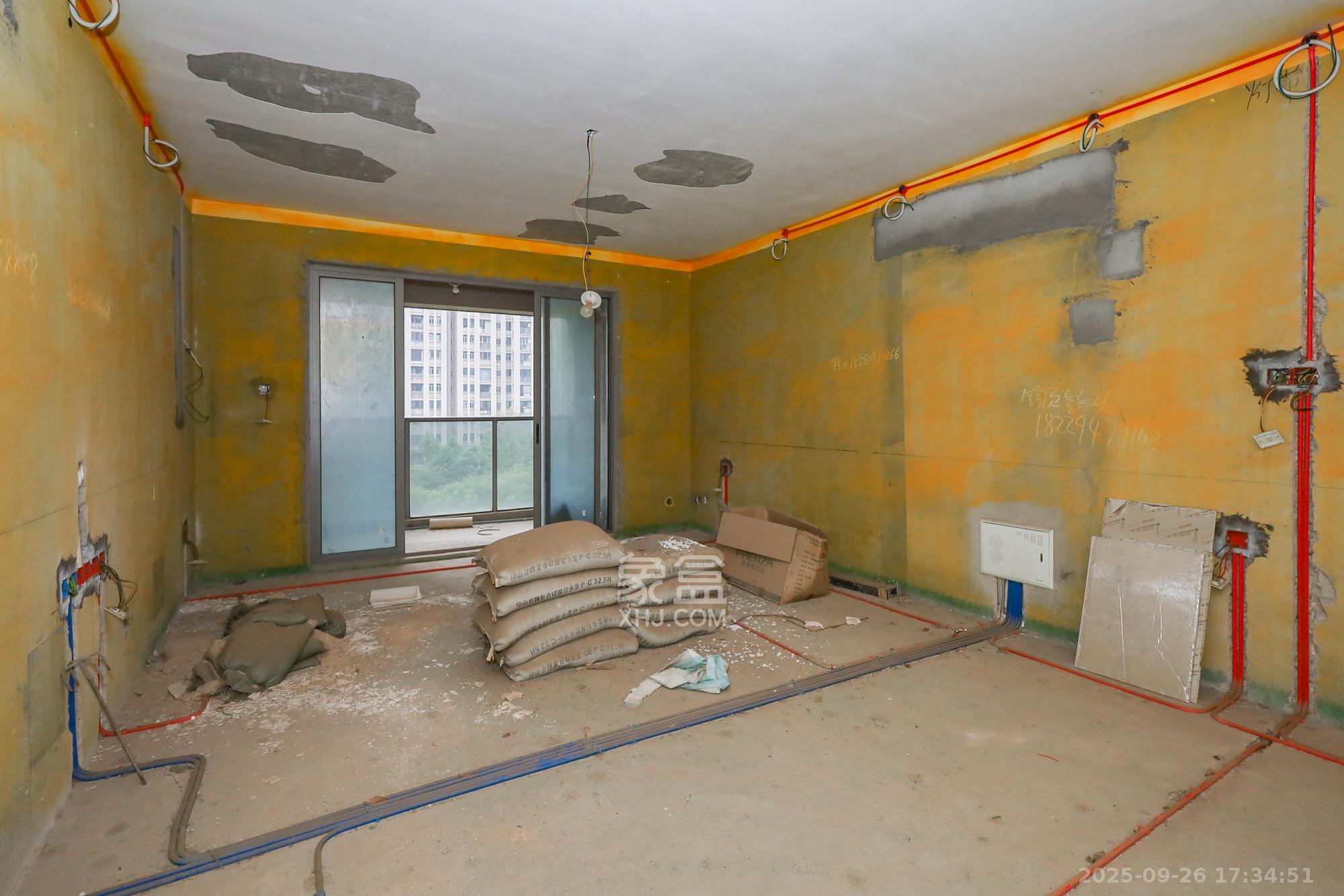 八方小区B区  3室2厅2卫    450.0万客厅