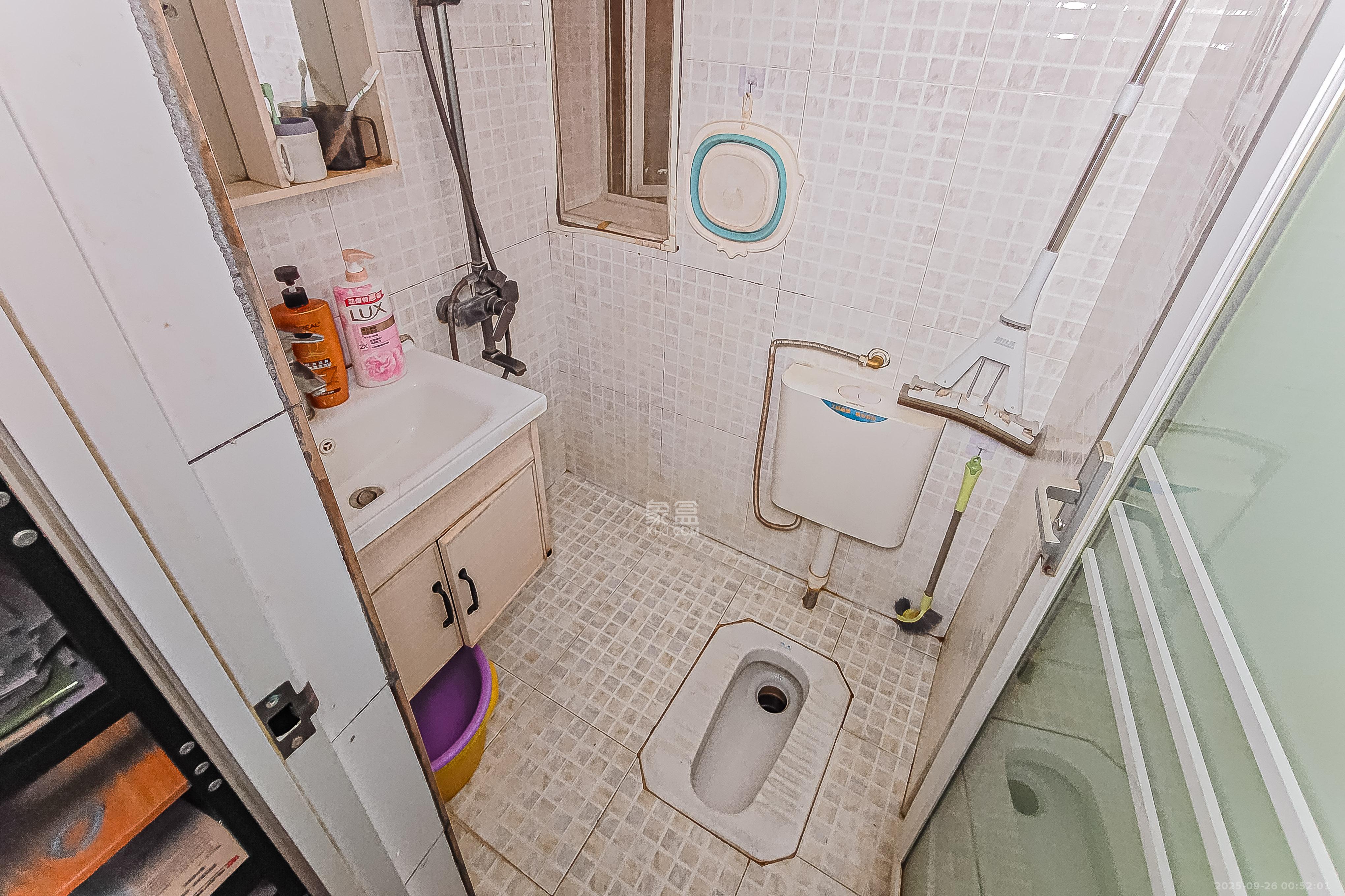 景泰雅苑（景江融城）  1室1厅1卫    32.8万卫生间