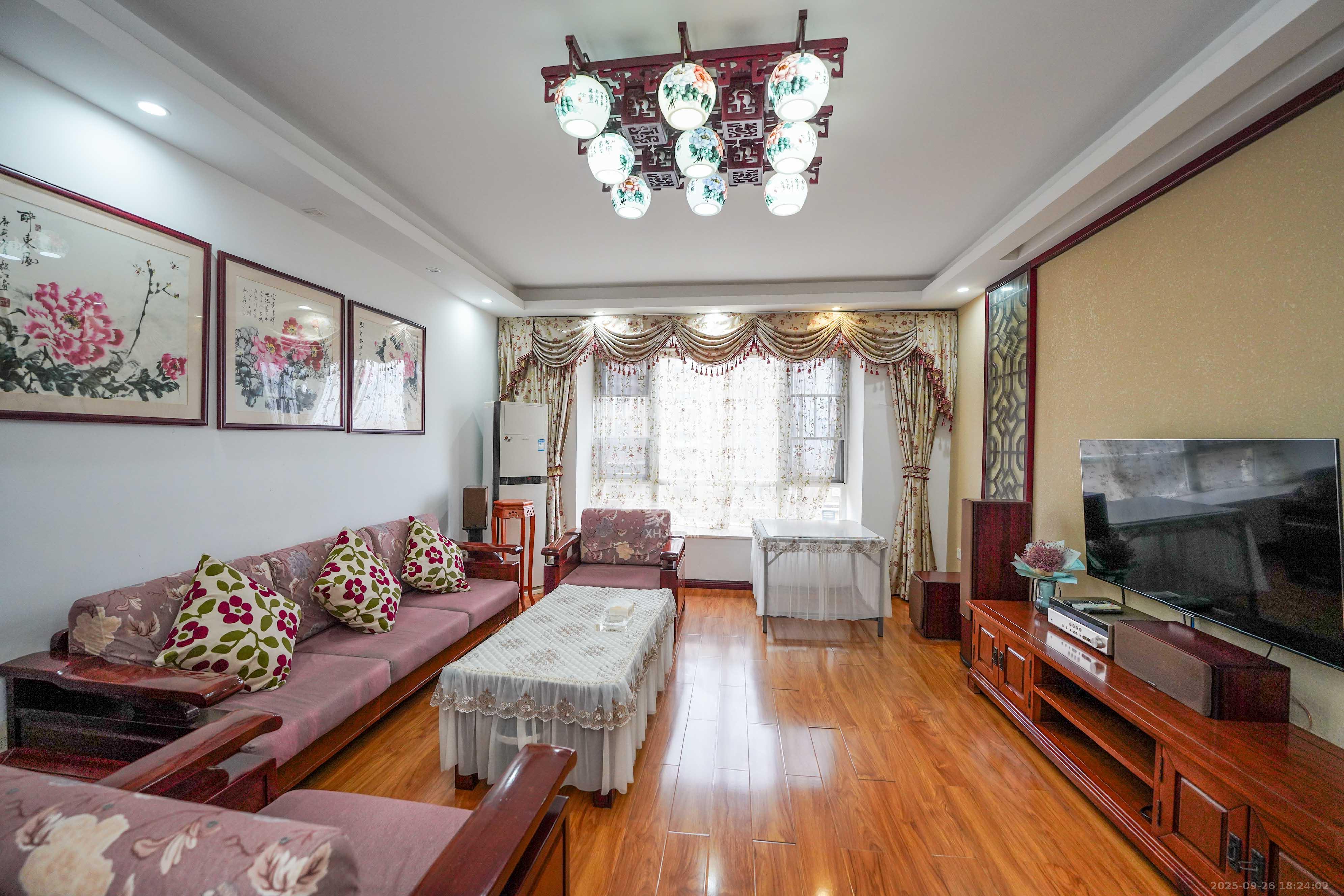 嘉华城(一期) 4室2厅2卫 175.0万 嘉华城(一期) 4室2厅2卫 175.0万客厅