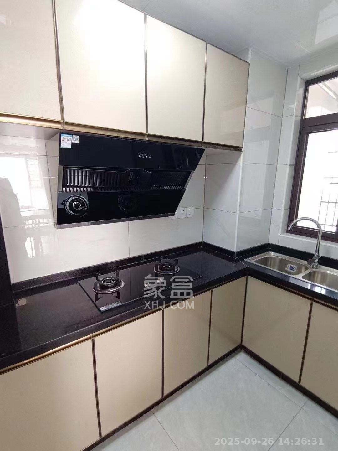 鸿润嘉园 3室2厅2卫 2200.0元/月 鸿润嘉园 3室2厅2卫 2200.0元/月室内图