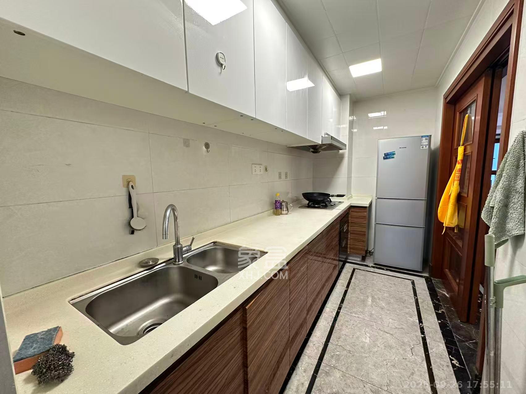 中海国际五期 3室2厅2卫 2300.0元/月 中海国际五期 3室2厅2卫 2300.0元/月室内图