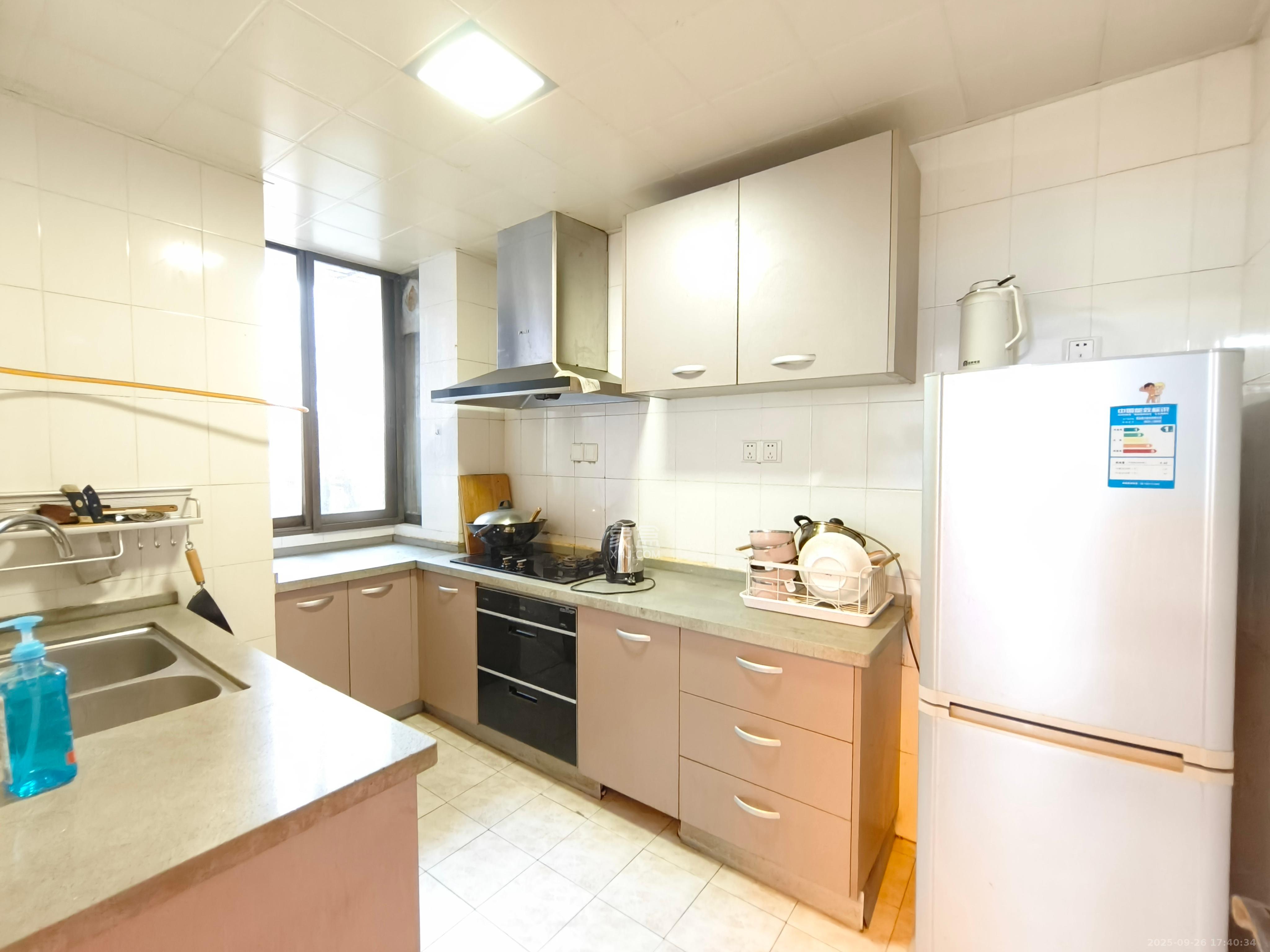 佘家塘、富雅里散盘 3室2厅2卫 2600.0元/月 佘家塘、富雅里散盘 3室2厅2卫 2600.0元/月室内图