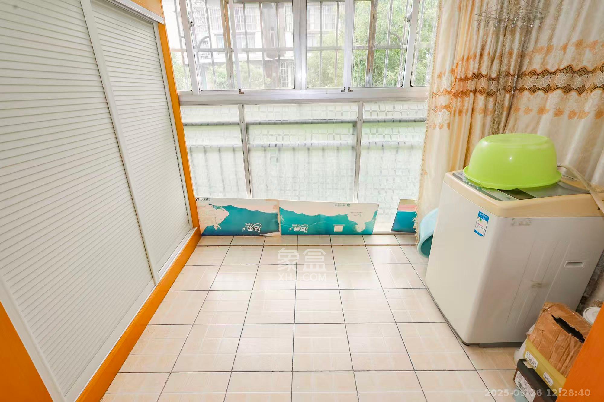 新诚小区 2室1厅1卫 1400.0元/月 新诚小区 2室1厅1卫 1400.0元/月室内图