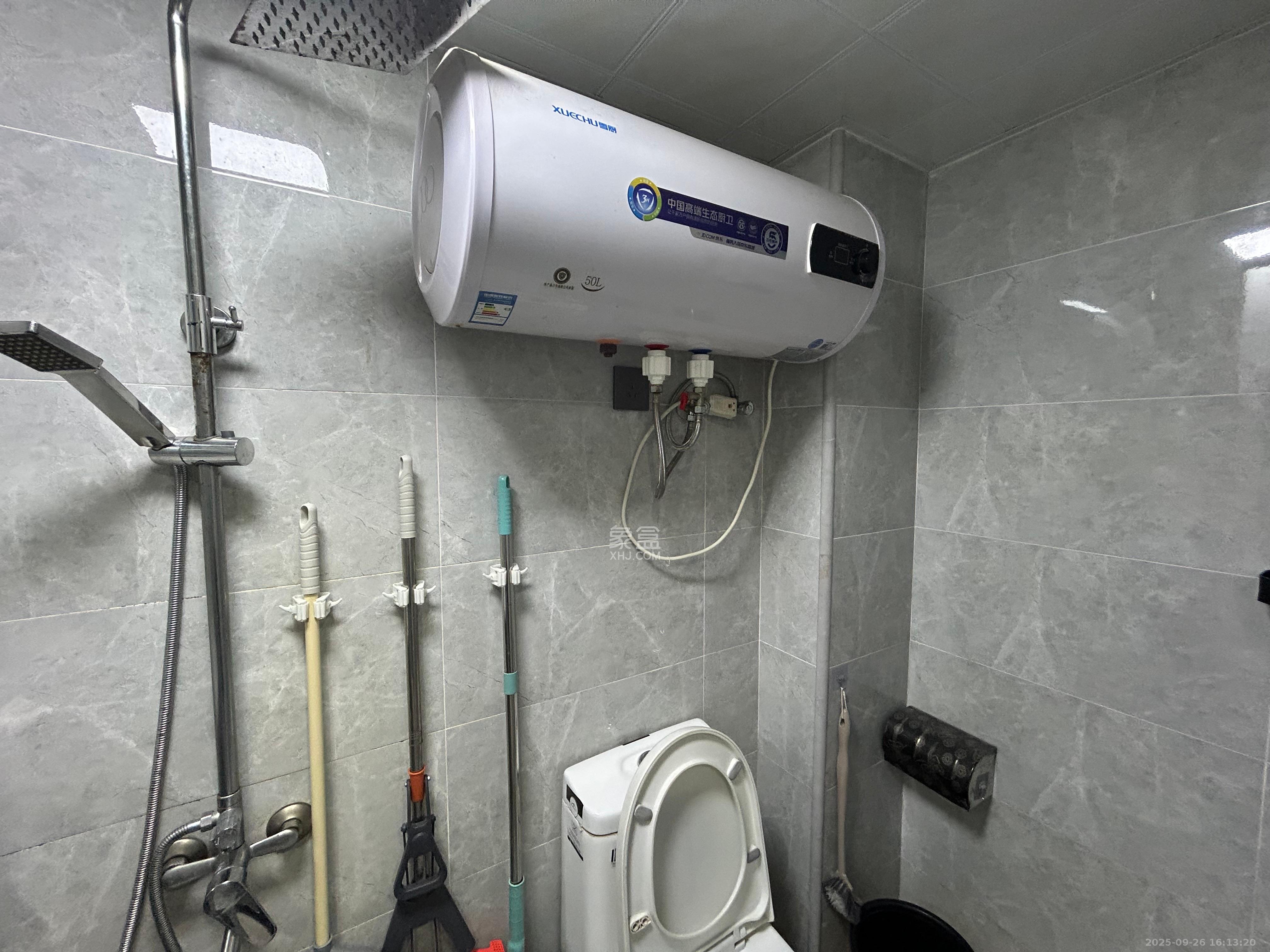 保利香槟国际  1室1厅1卫    1200.0元/月室内图