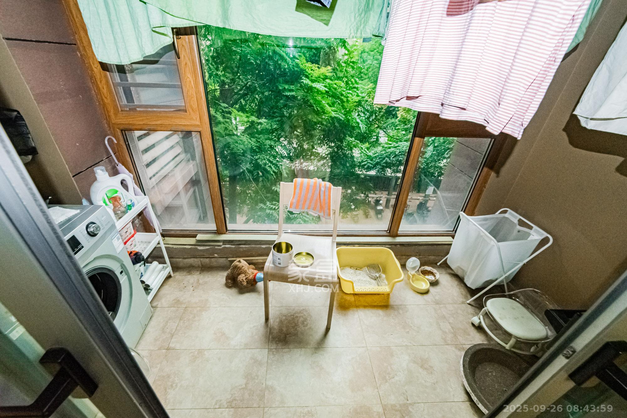 珠江郦城公园1号 2室2厅1卫 90.0万 珠江郦城公园1号 2室2厅1卫 90.0万阳台