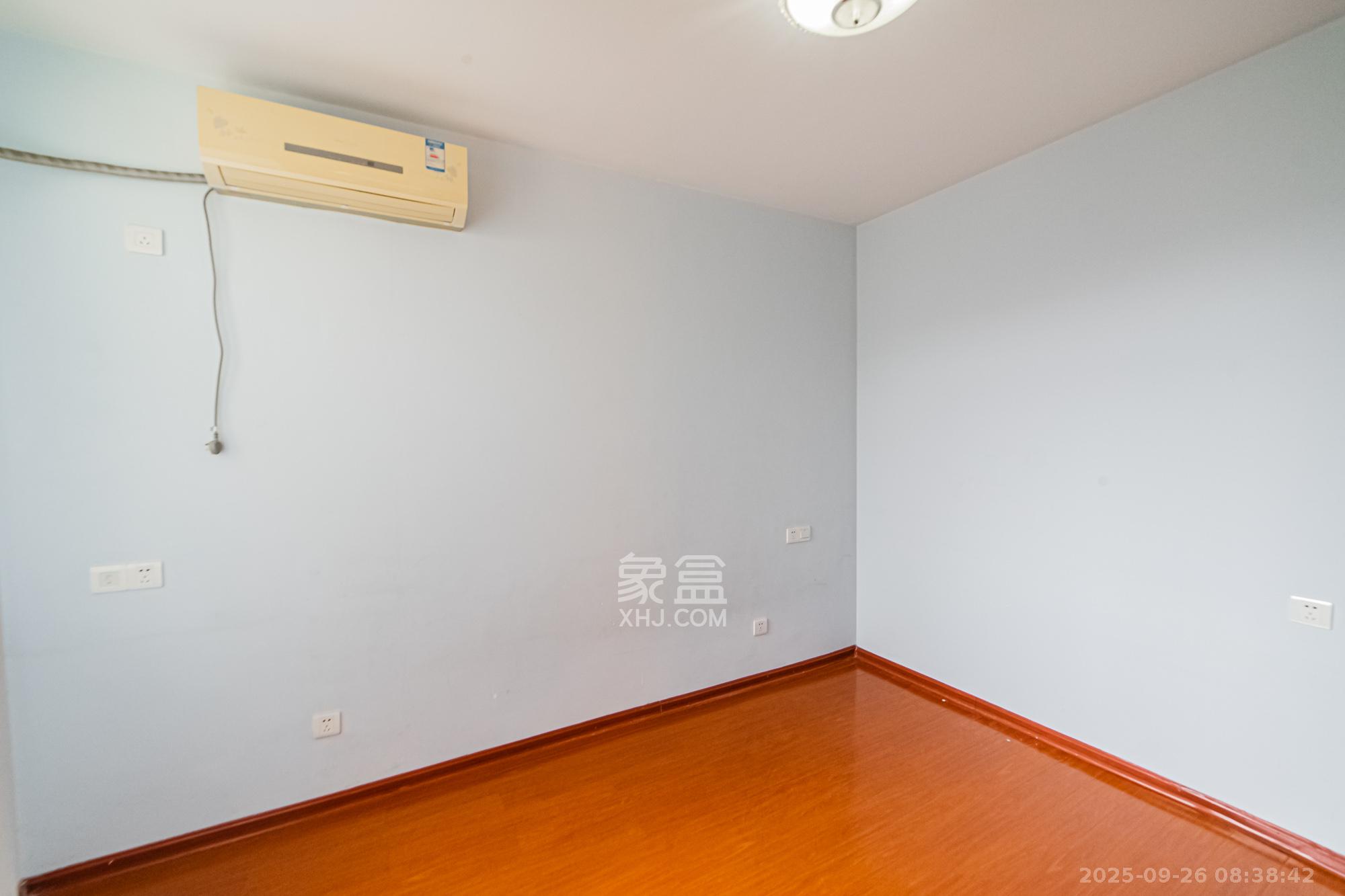 万国城(当代满庭春MOMA)一期 2室2厅1卫 59.0万 万国城(当代满庭春MOMA)一期 2室2厅1卫 59.0万卧室