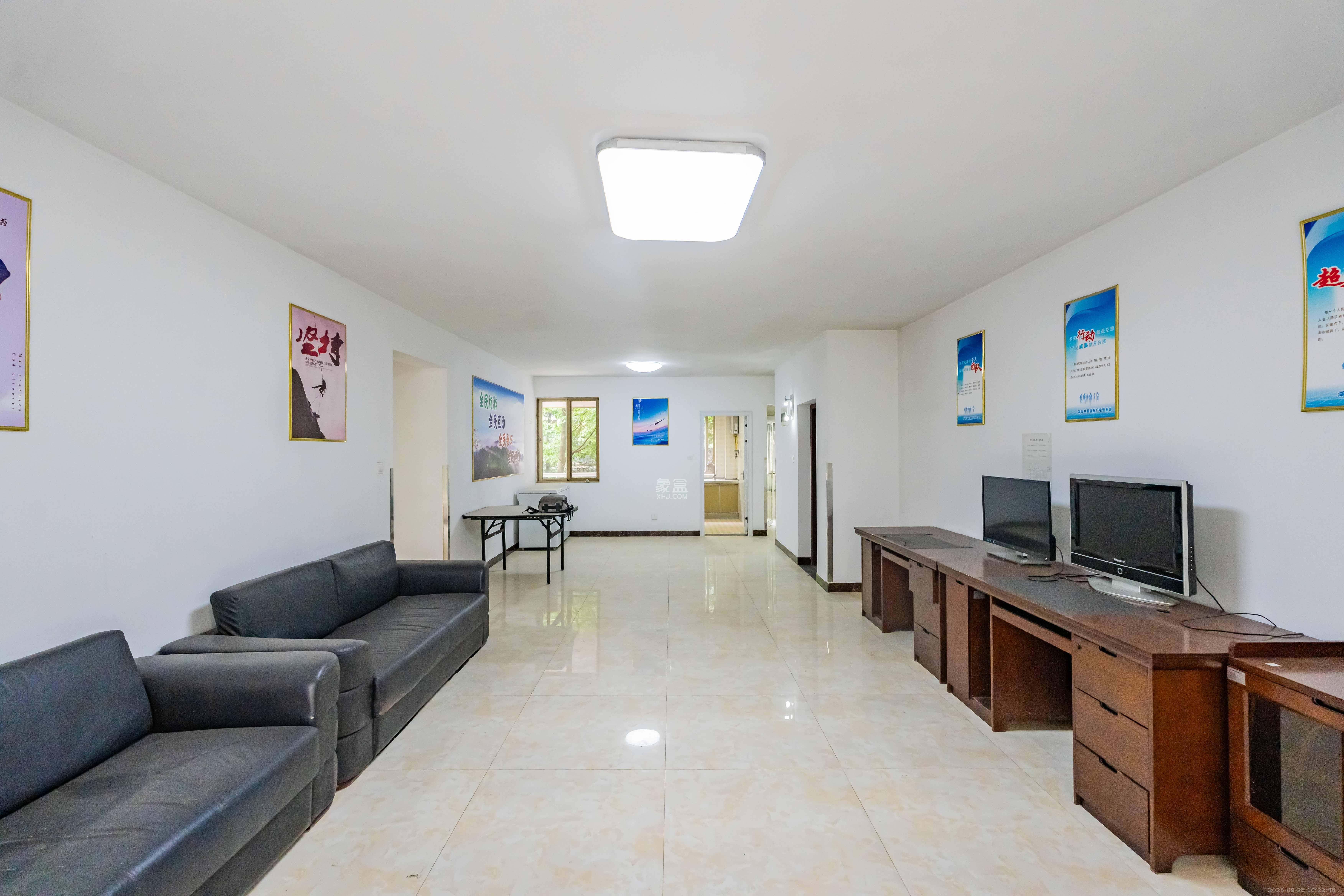 金色比华利  4室2厅1卫    2600.0元/月室内图