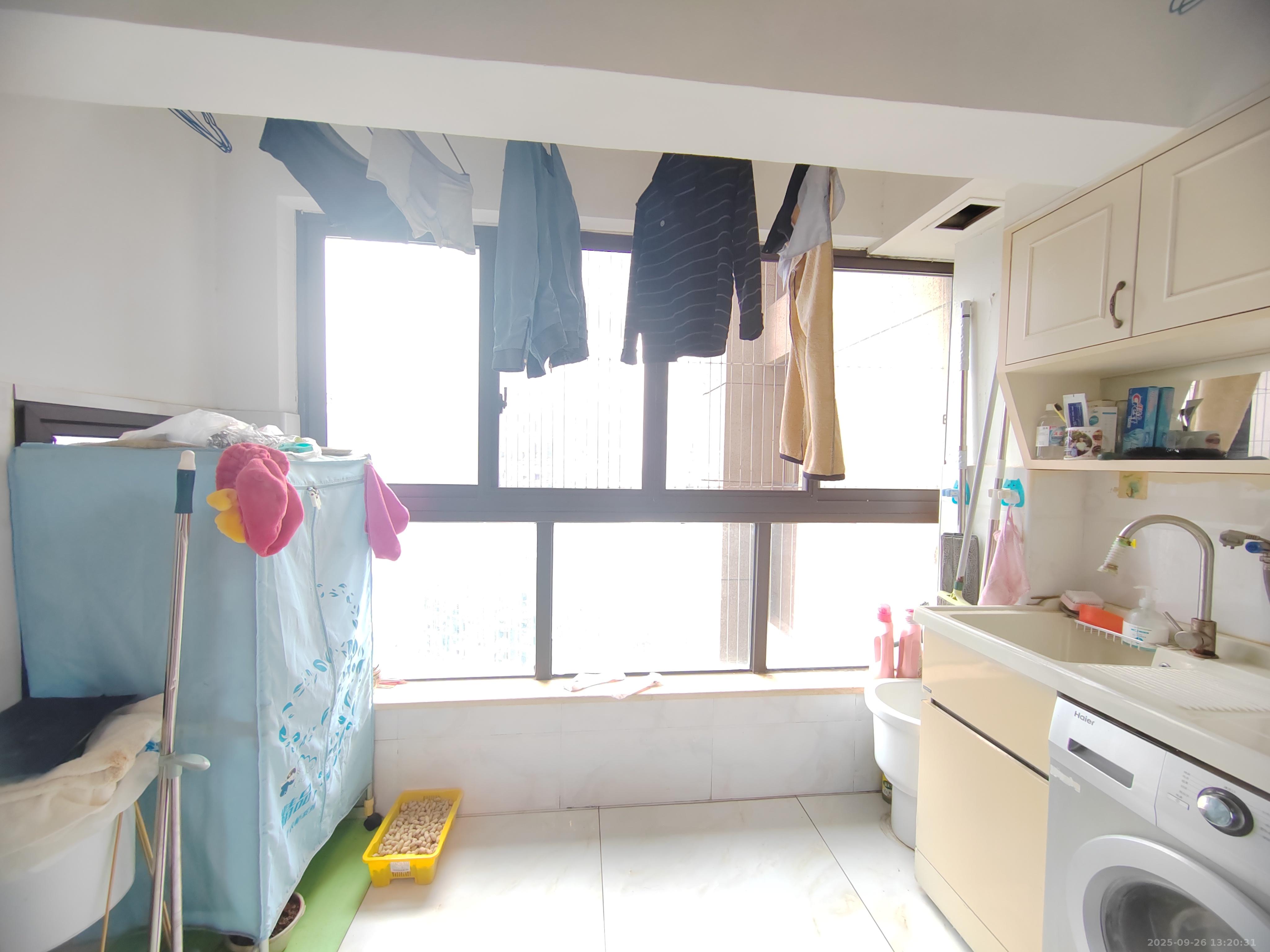 绿地中央广场 3室2厅1卫 3300.0元/月 绿地中央广场 3室2厅1卫 3300.0元/月室内图