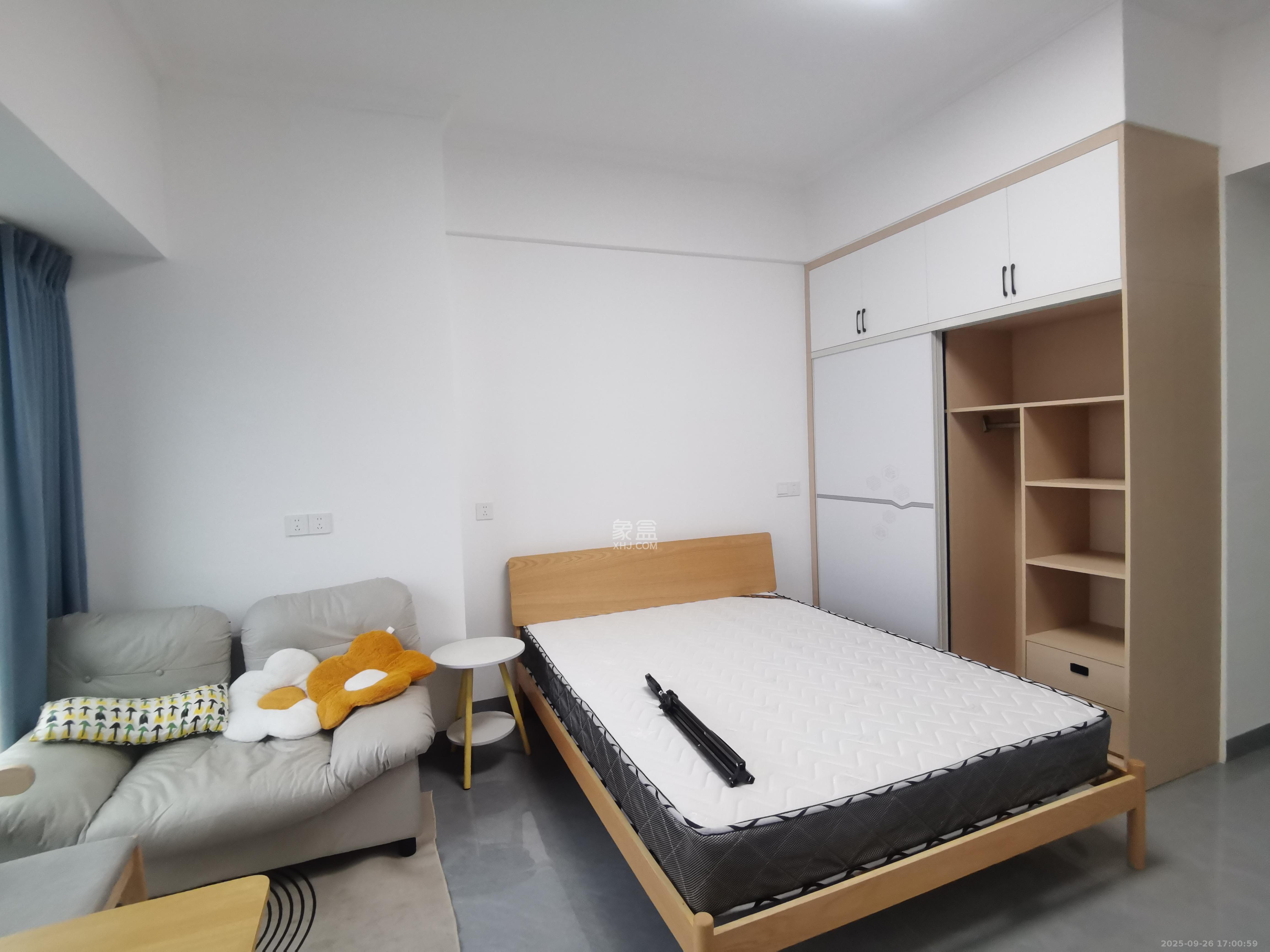 华润置地中心 1室1厅1卫 2000.0元/月 华润置地中心 1室1厅1卫 2000.0元/月室内图