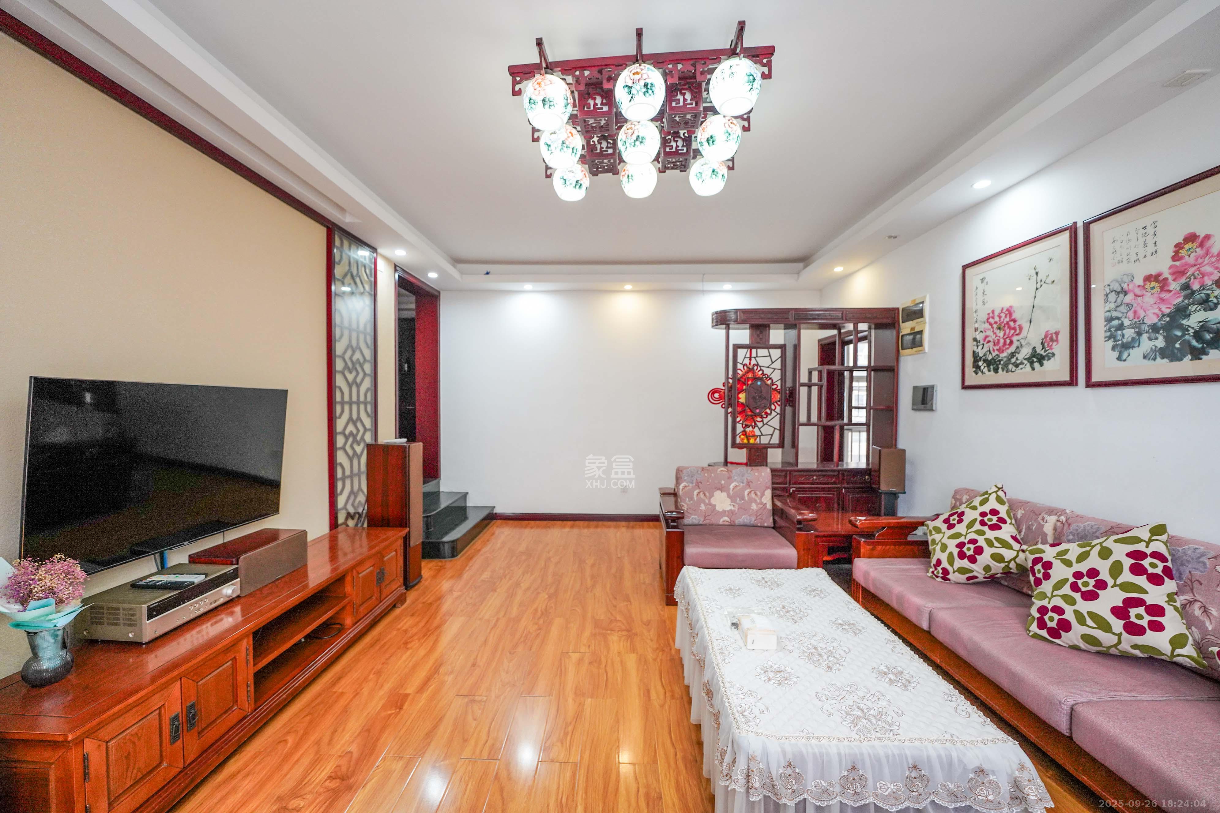 嘉华城（一期）  4室2厅2卫    175.0万客厅