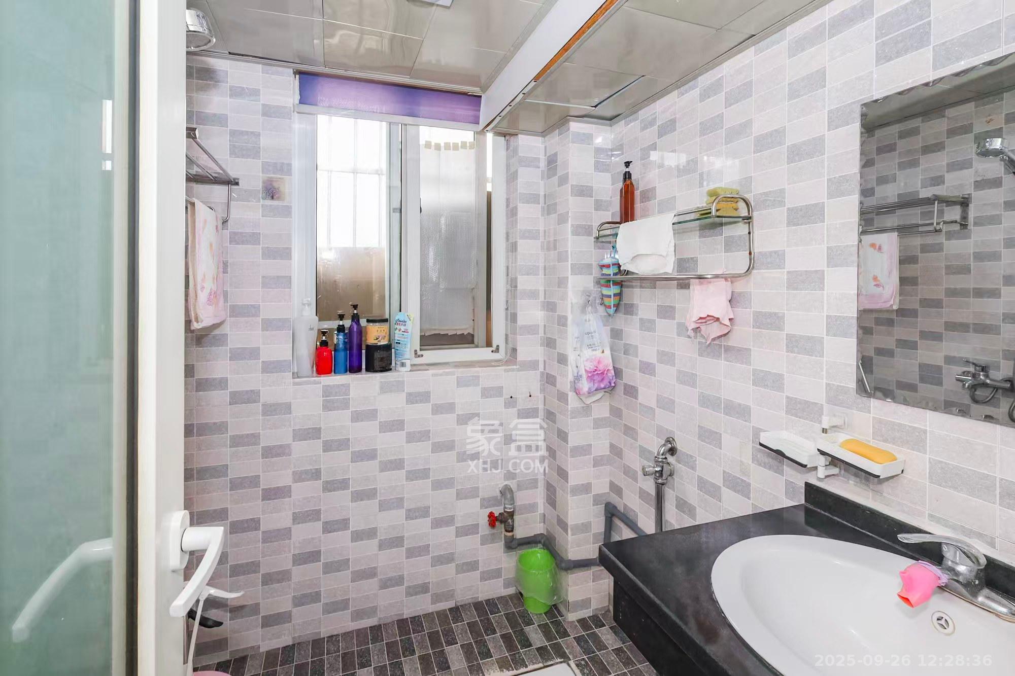 新诚小区 2室1厅1卫 1400.0元/月 新诚小区 2室1厅1卫 1400.0元/月室内图