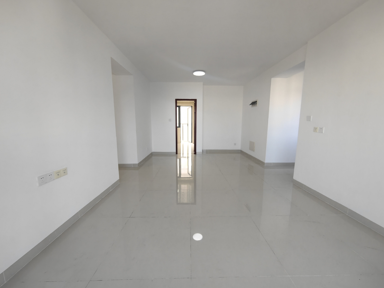 龙城新景  3室2厅2卫    143.0万