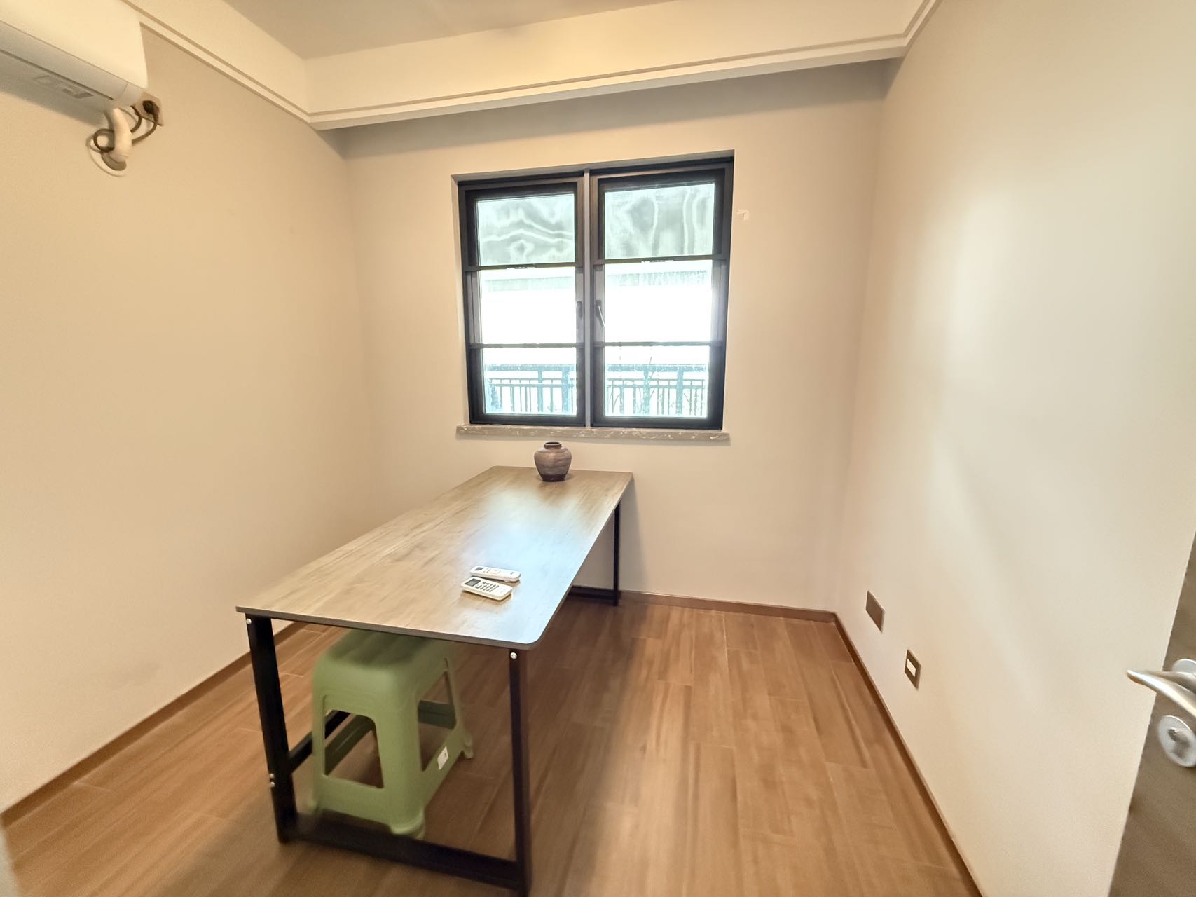 环球100宝龙城 3室2厅2卫 90.0万 环球100宝龙城 3室2厅2卫 90.0万客厅