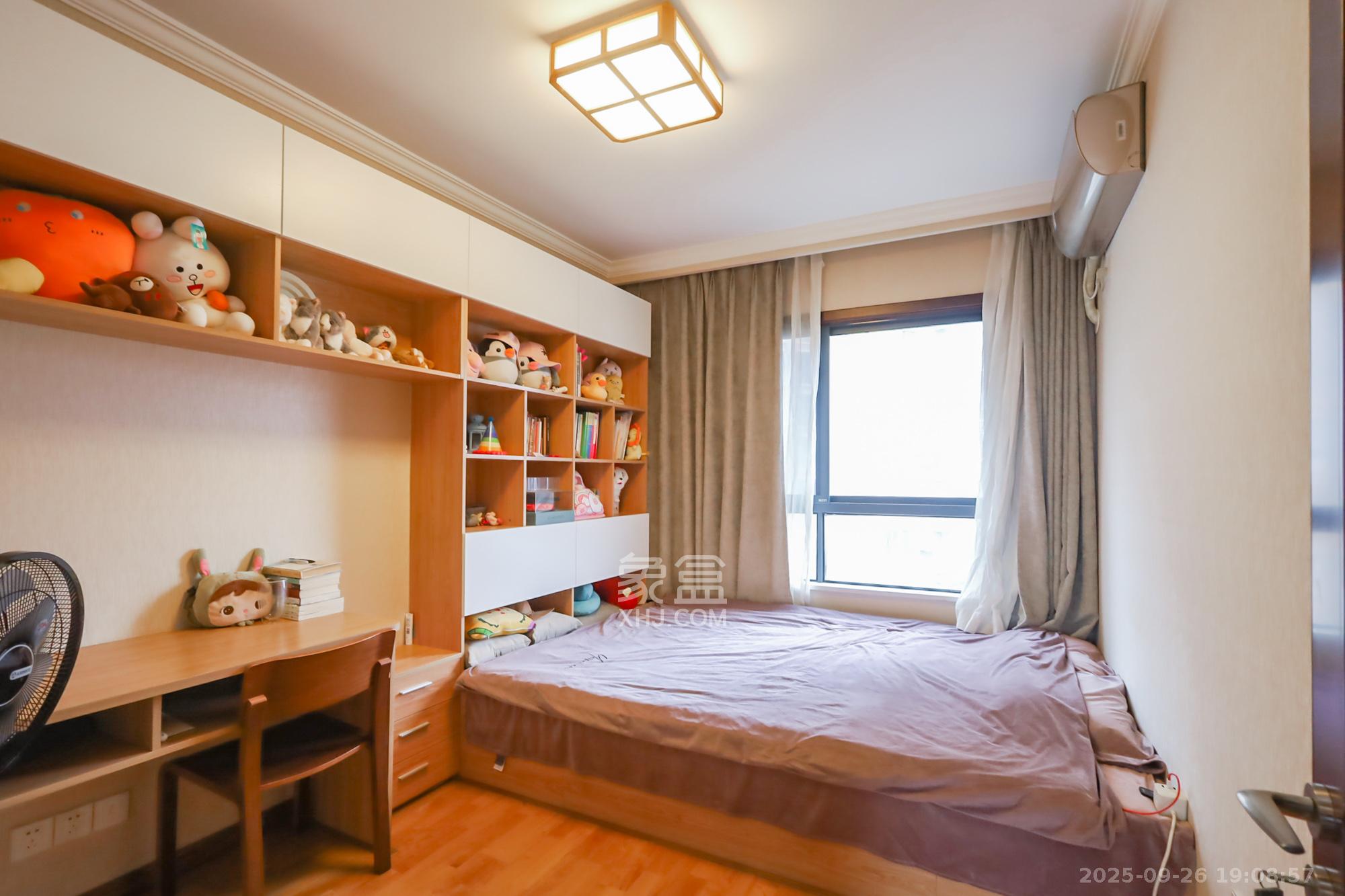 山水誉峰 4室2厅2卫 210.0万 山水誉峰 4室2厅2卫 210.0万卧室