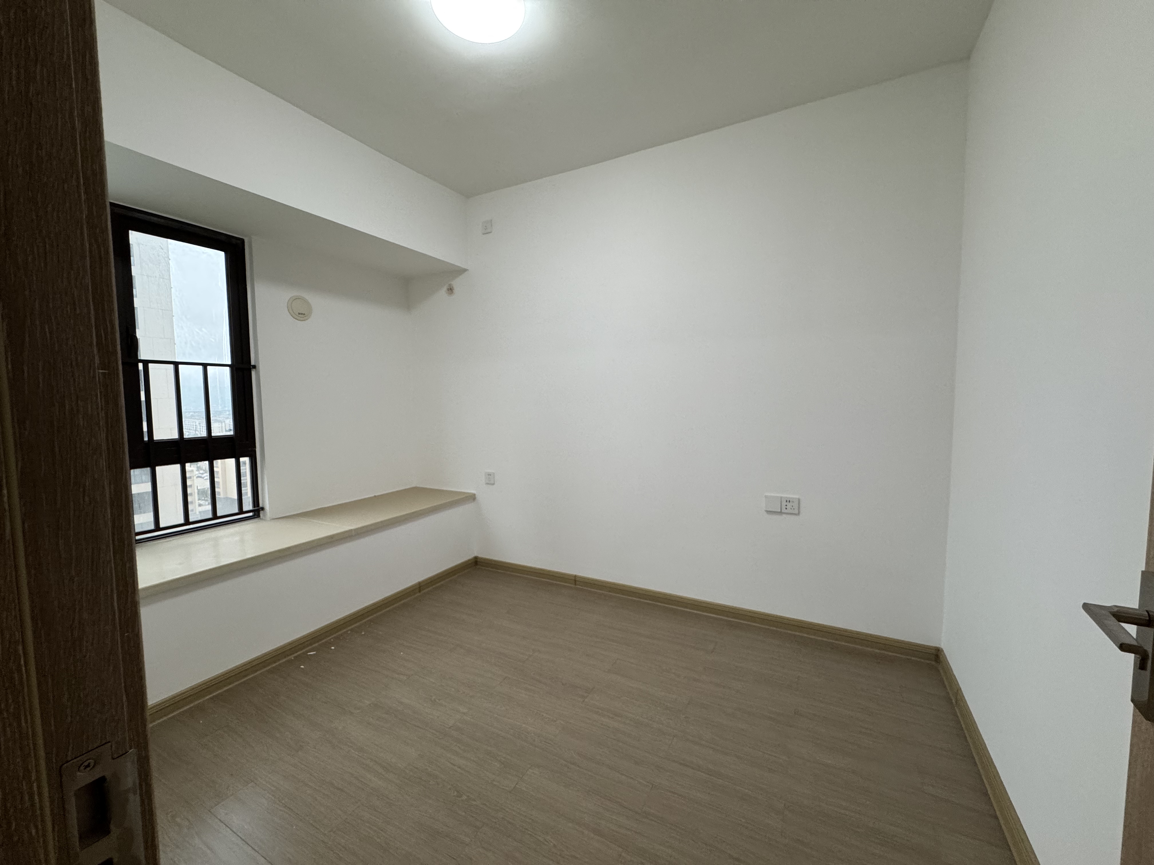 蓝溪谷  5室2厅2卫    80.0万室内图