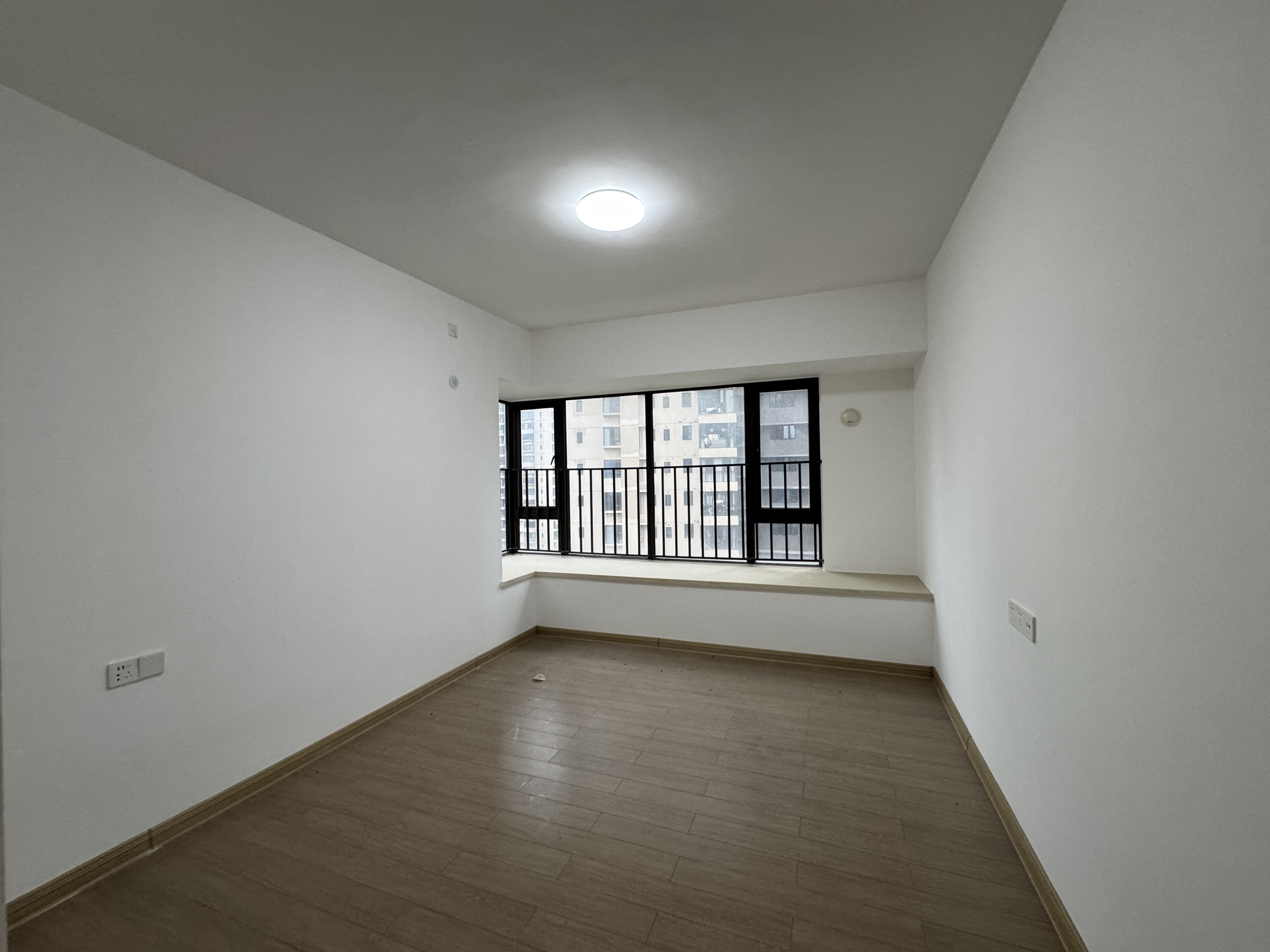 蓝溪谷  5室2厅2卫    80.0万室内图