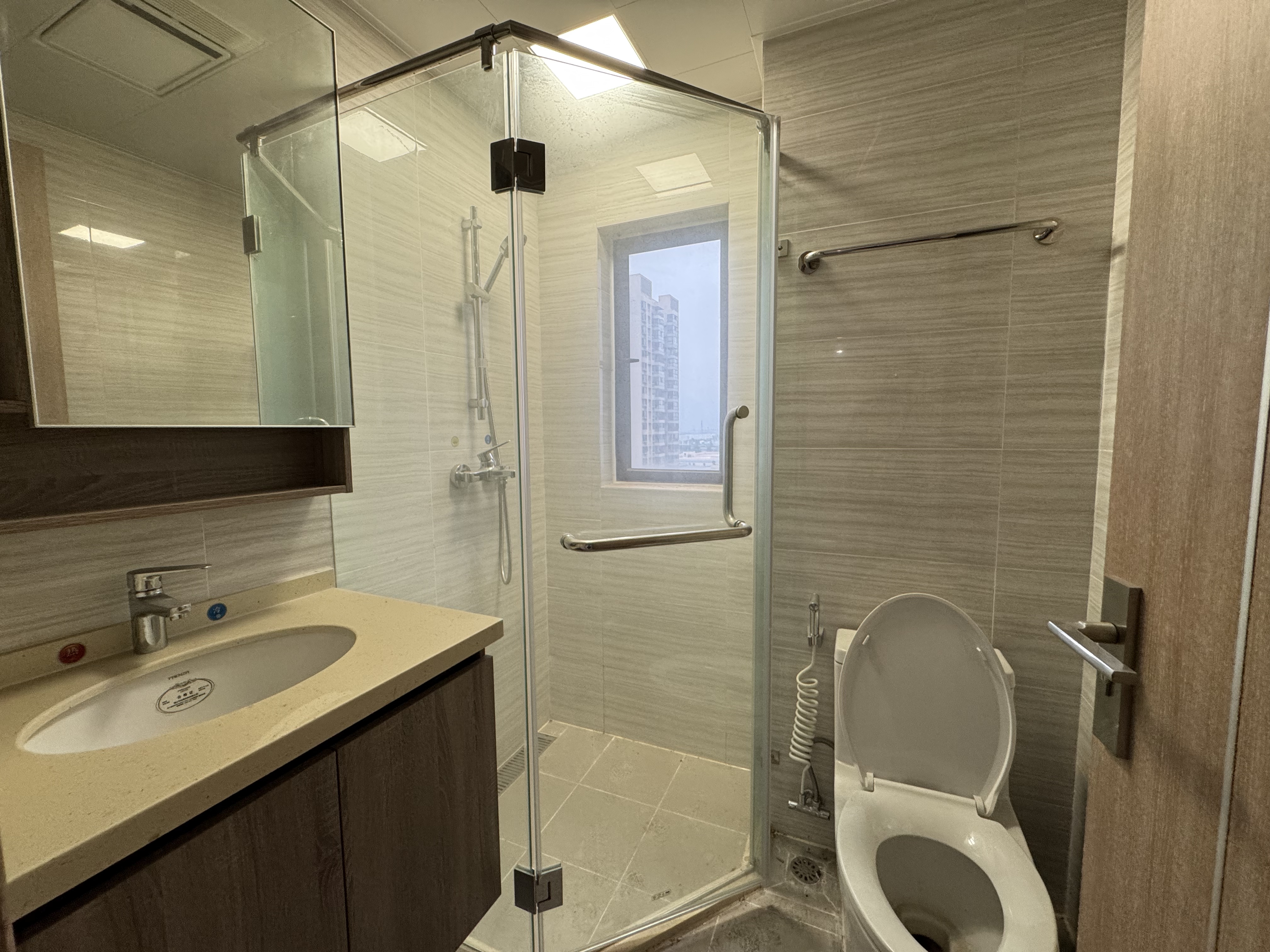 蓝溪谷  5室2厅2卫    80.0万室内图