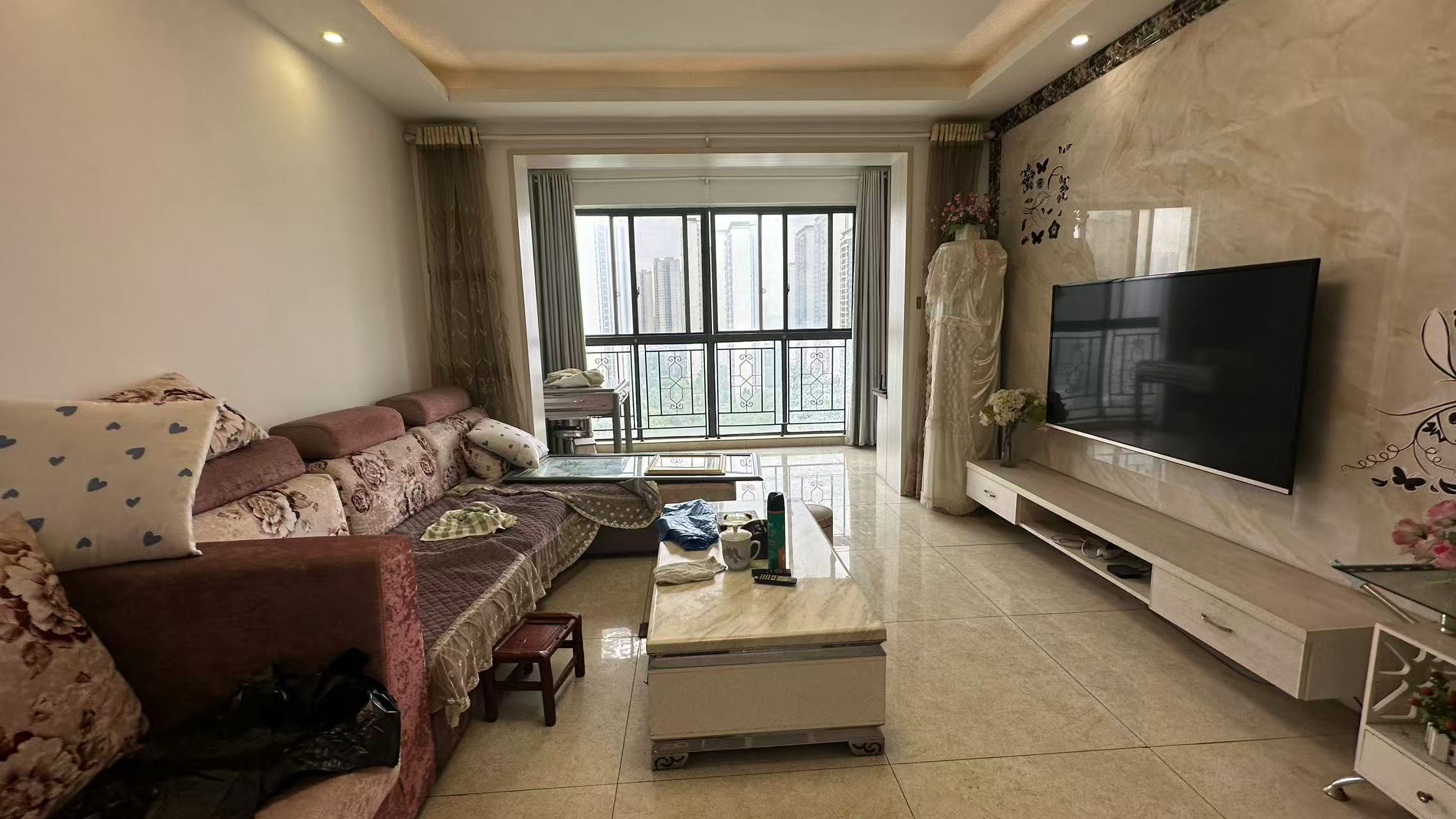 泰山公馆  3室2厅2卫    70.0万