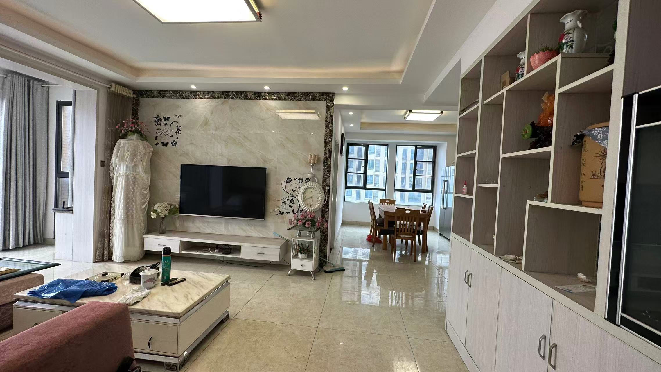 泰山公馆  3室2厅2卫    70.0万室内图