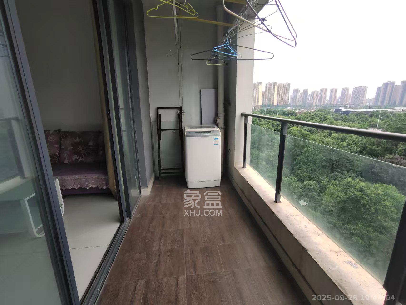 阳光100三期 3室2厅1卫 2300.0元/月 阳光100三期 3室2厅1卫 2300.0元/月室内图