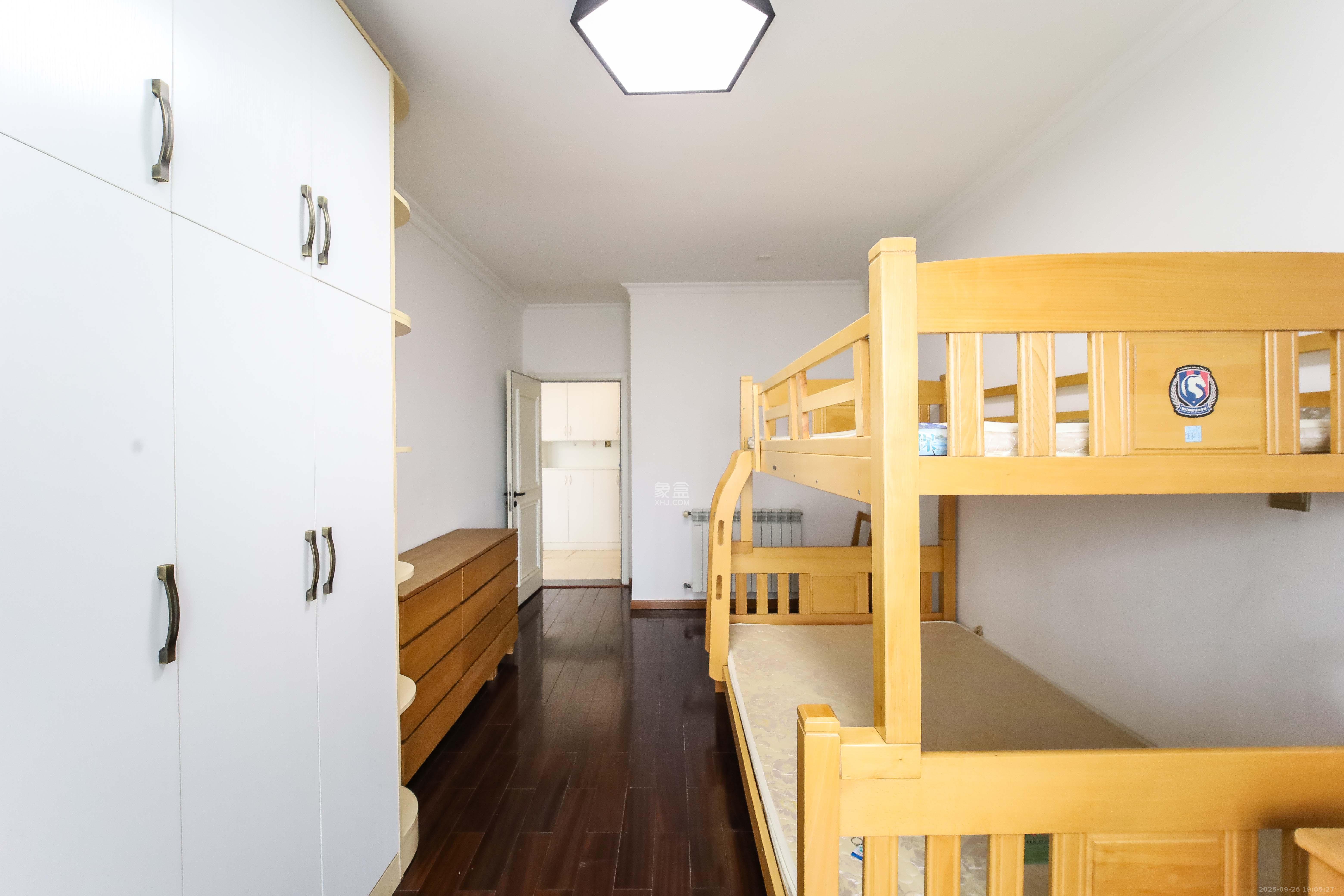 世嘉国际华城 3室2厅2卫 126.0万 世嘉国际华城 3室2厅2卫 126.0万卧室