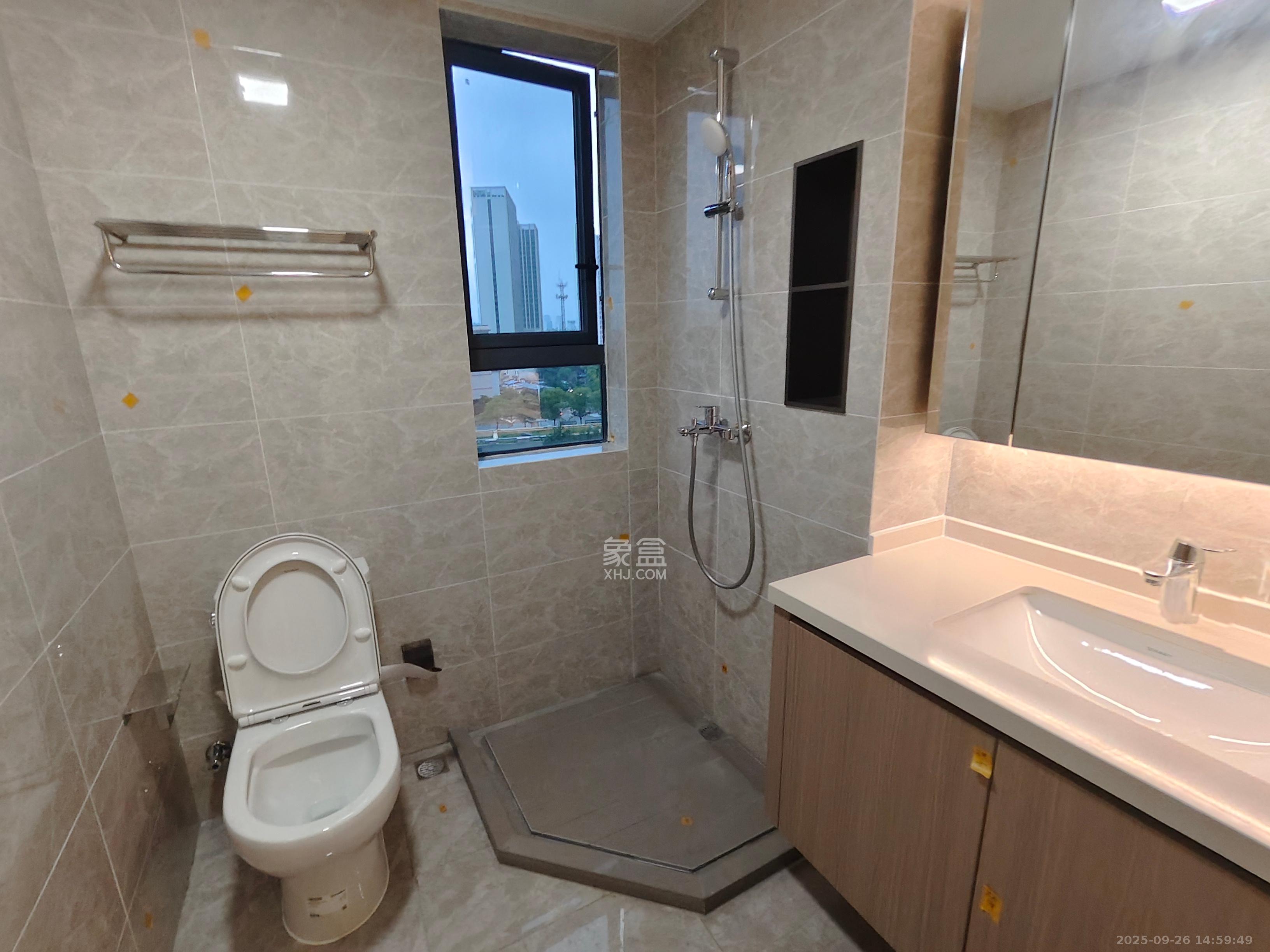 德奥上河城章  4室2厅2卫    3900.0元/月室内图