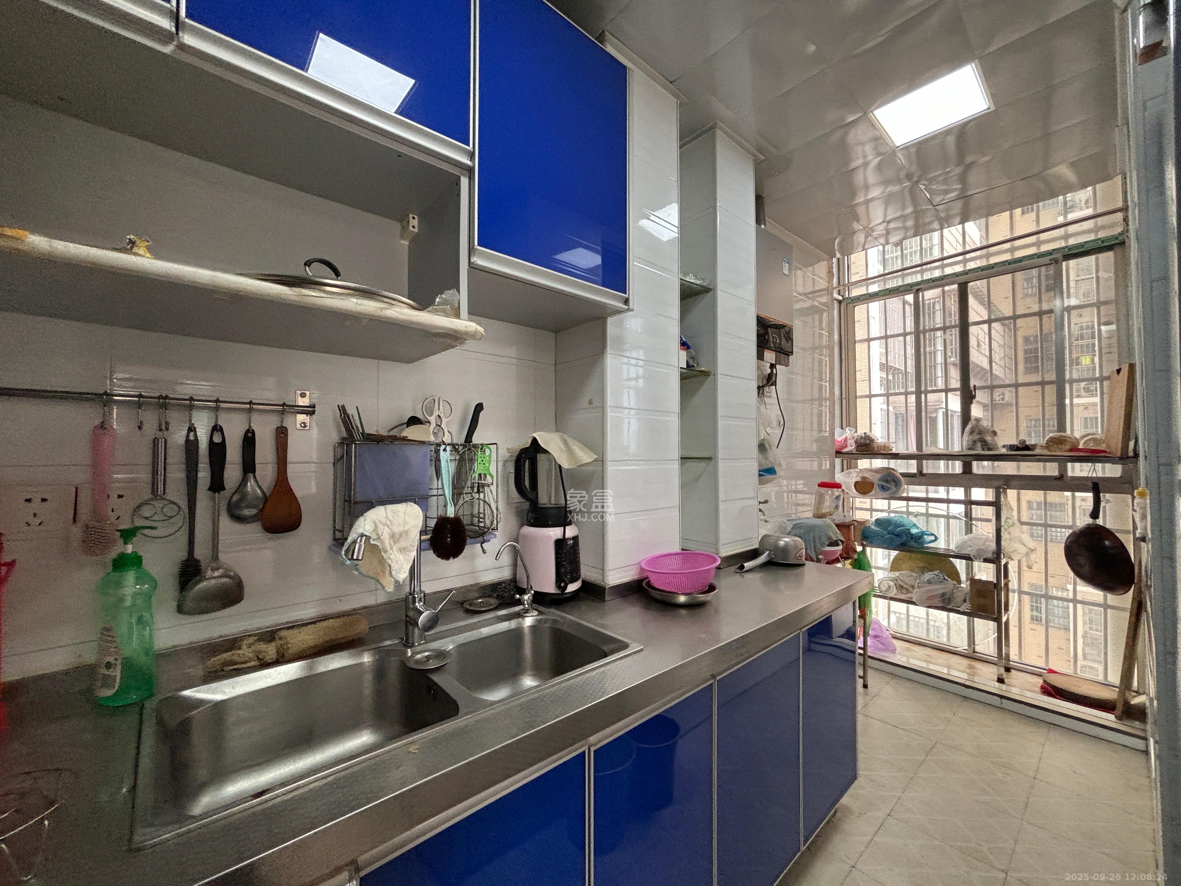 天天向上  3室2厅1卫    2300.0元/月室内图