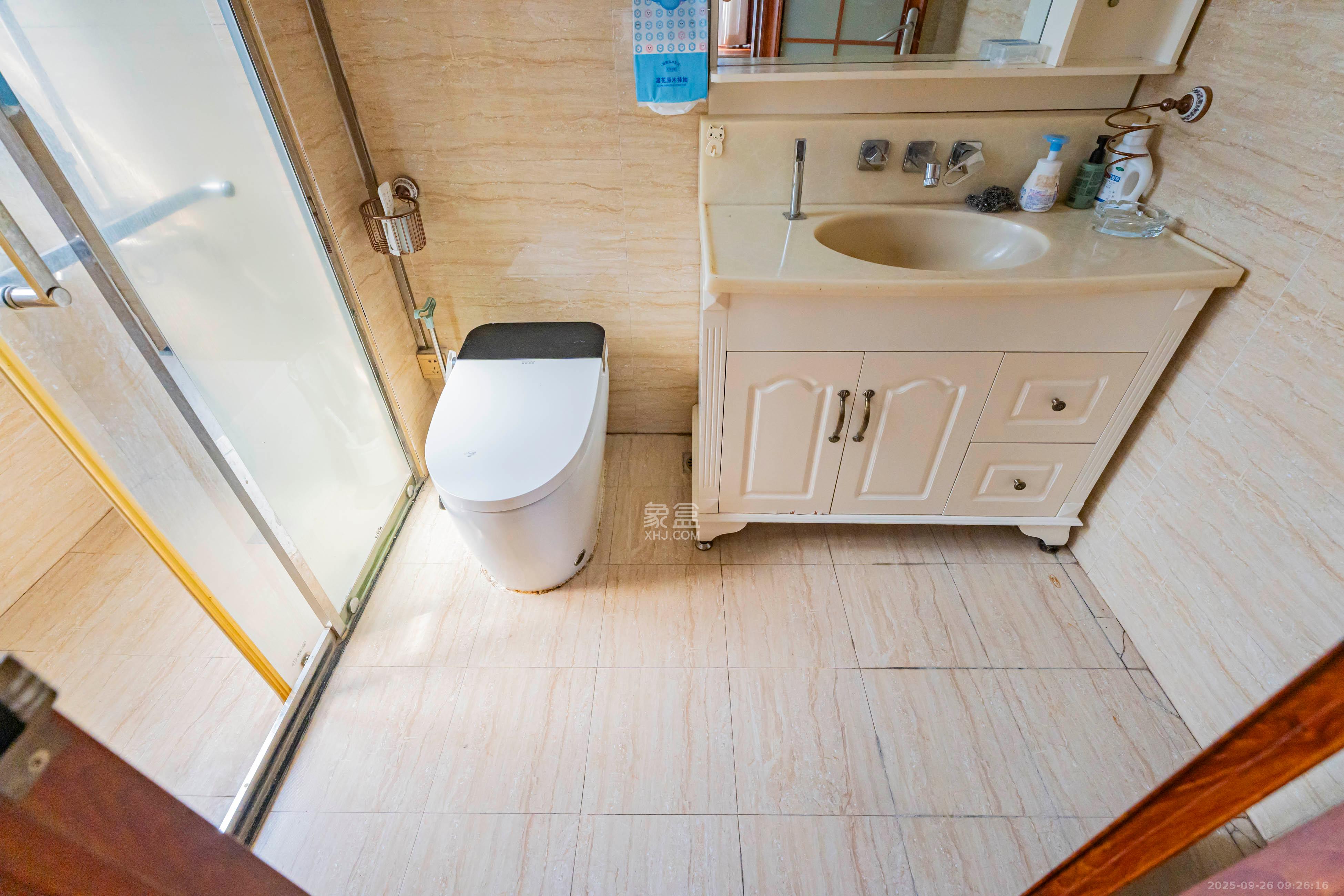 藏珑湖上国际花园 3室2厅2卫 3000.0元/月 藏珑湖上国际花园 3室2厅2卫 3000.0元/月室内图