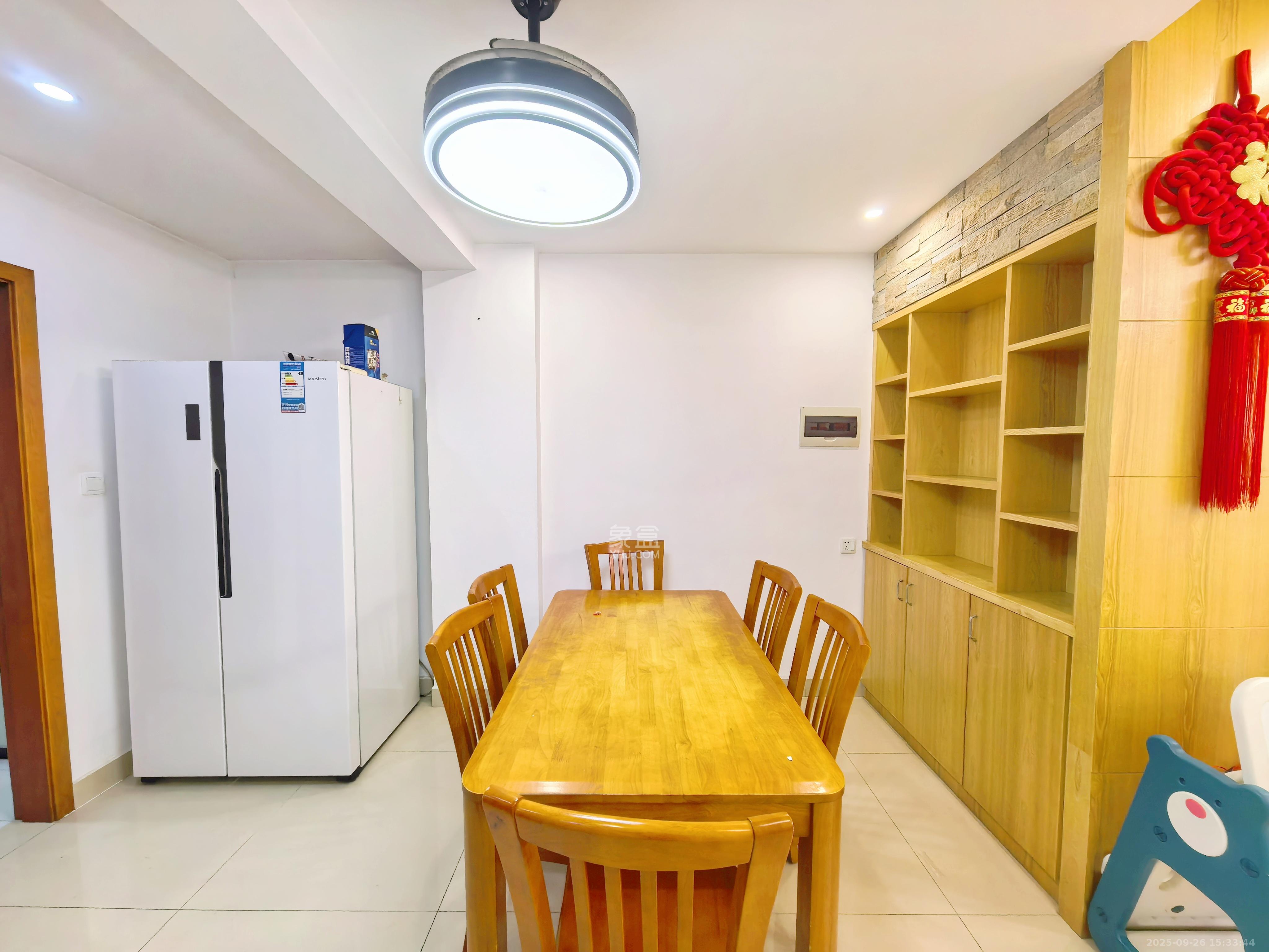 城市山水豪园(山水城市风景) 1室2厅2卫 2700.0元/月 城市山水豪园(山水城市风景) 1室2厅2卫 2700.0元/月室内图