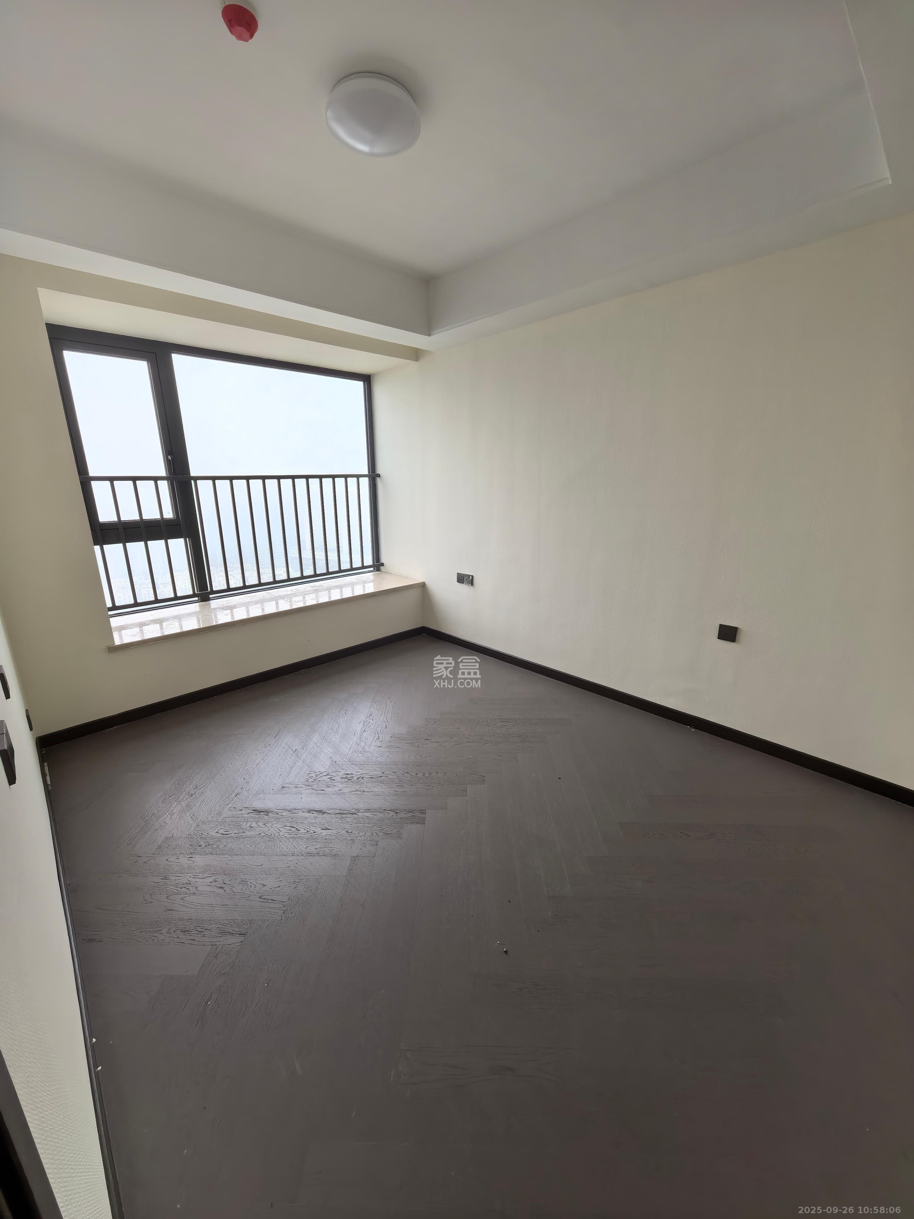 绿地V岛  4室2厅3卫    8000.0元/月室内图