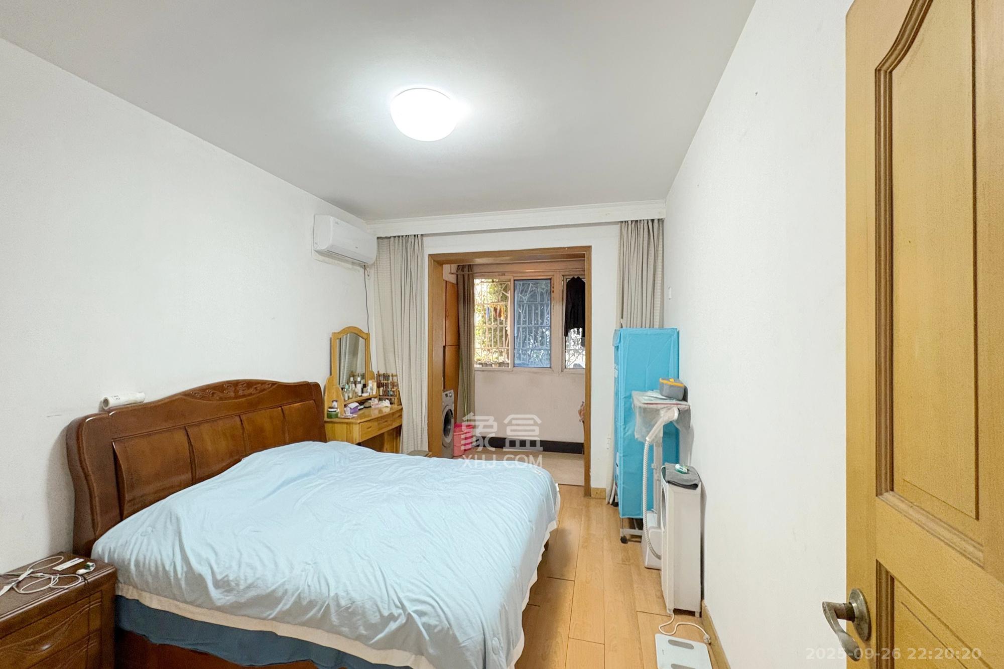 南明苑西区 3室2厅2卫 82.0万 南明苑西区 3室2厅2卫 82.0万卧室