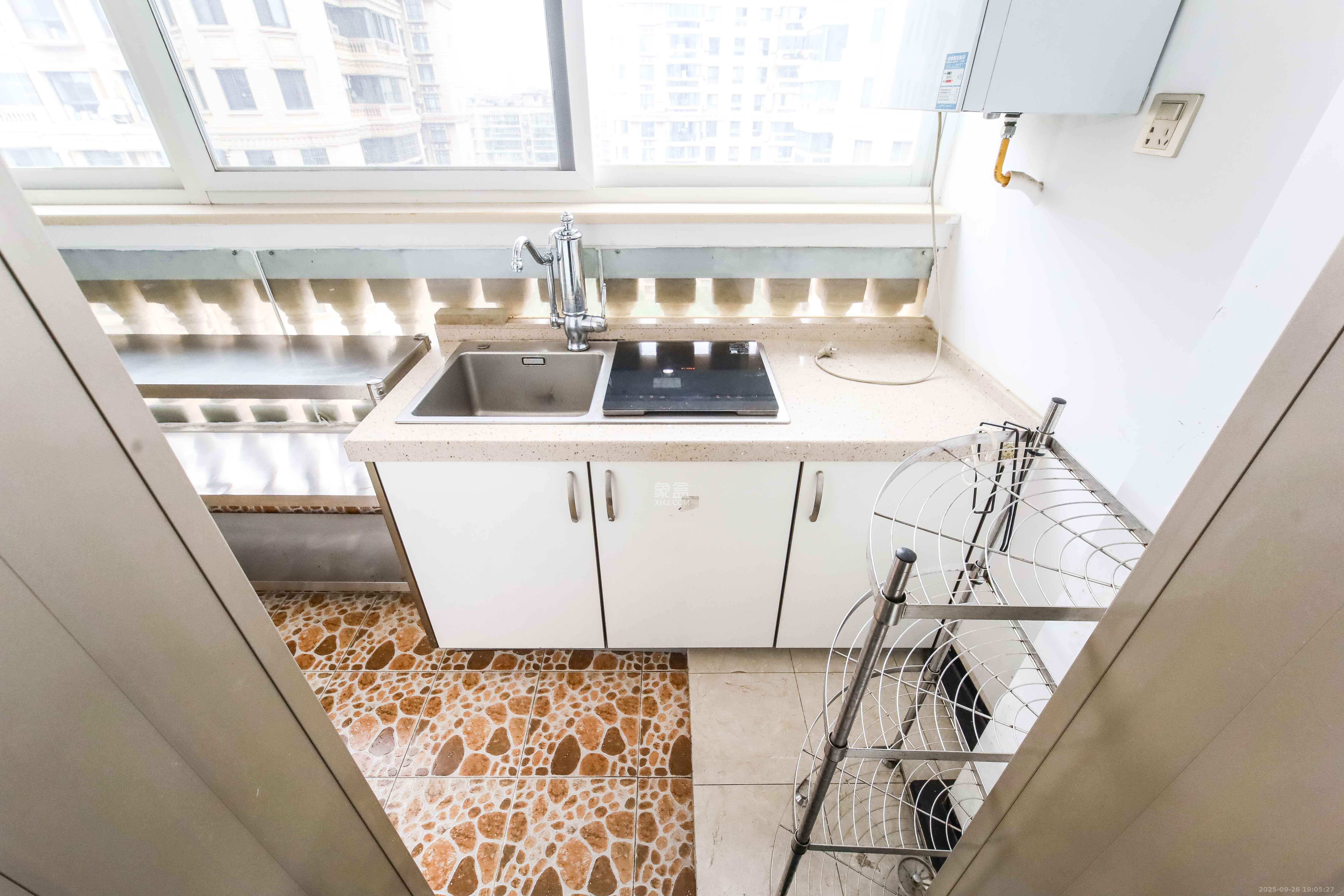 世嘉国际华城  3室2厅2卫    126.0万阳台