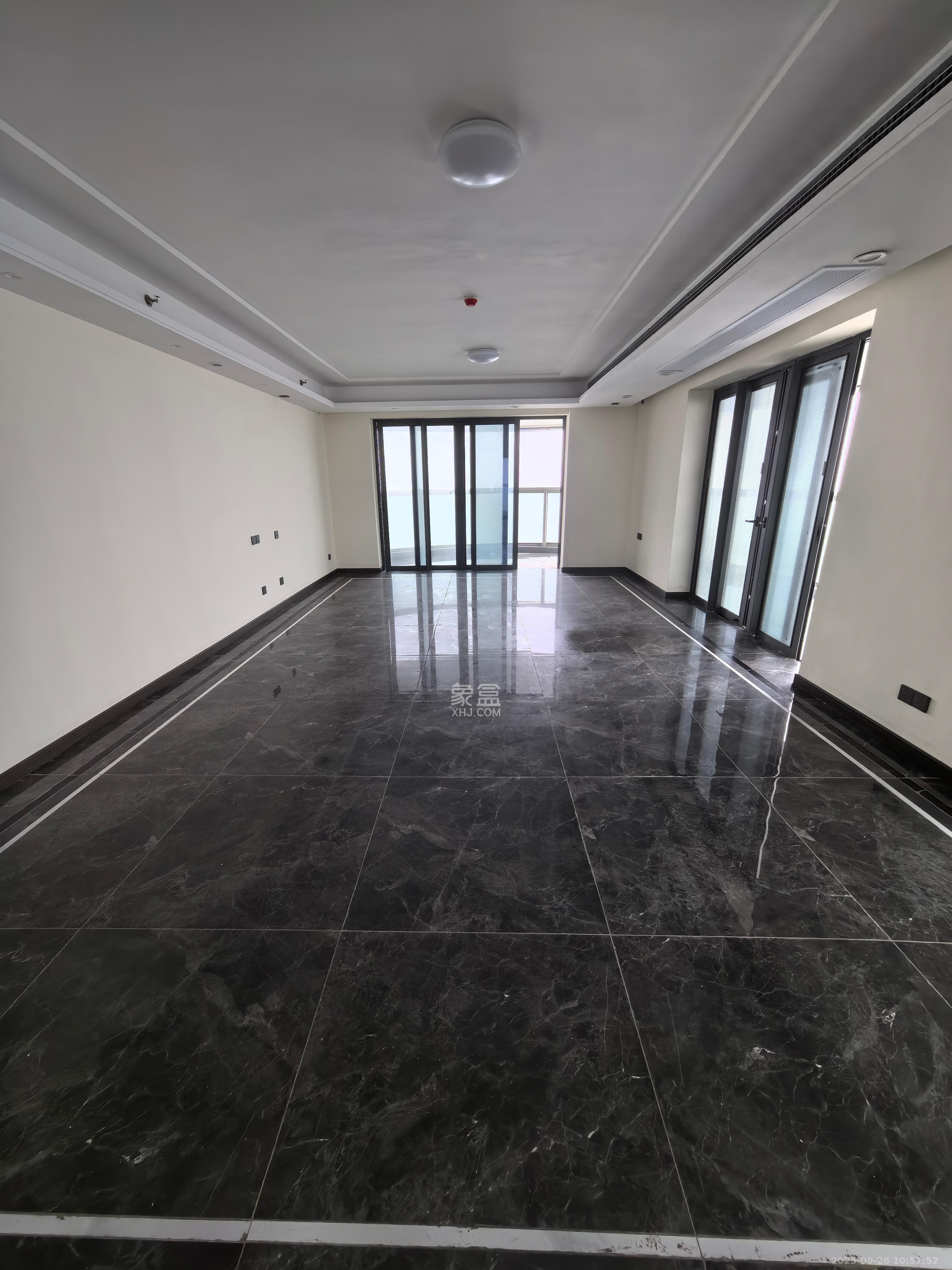 绿地V岛 4室2厅3卫 8000.0元/月 绿地V岛 4室2厅3卫 8000.0元/月室内图