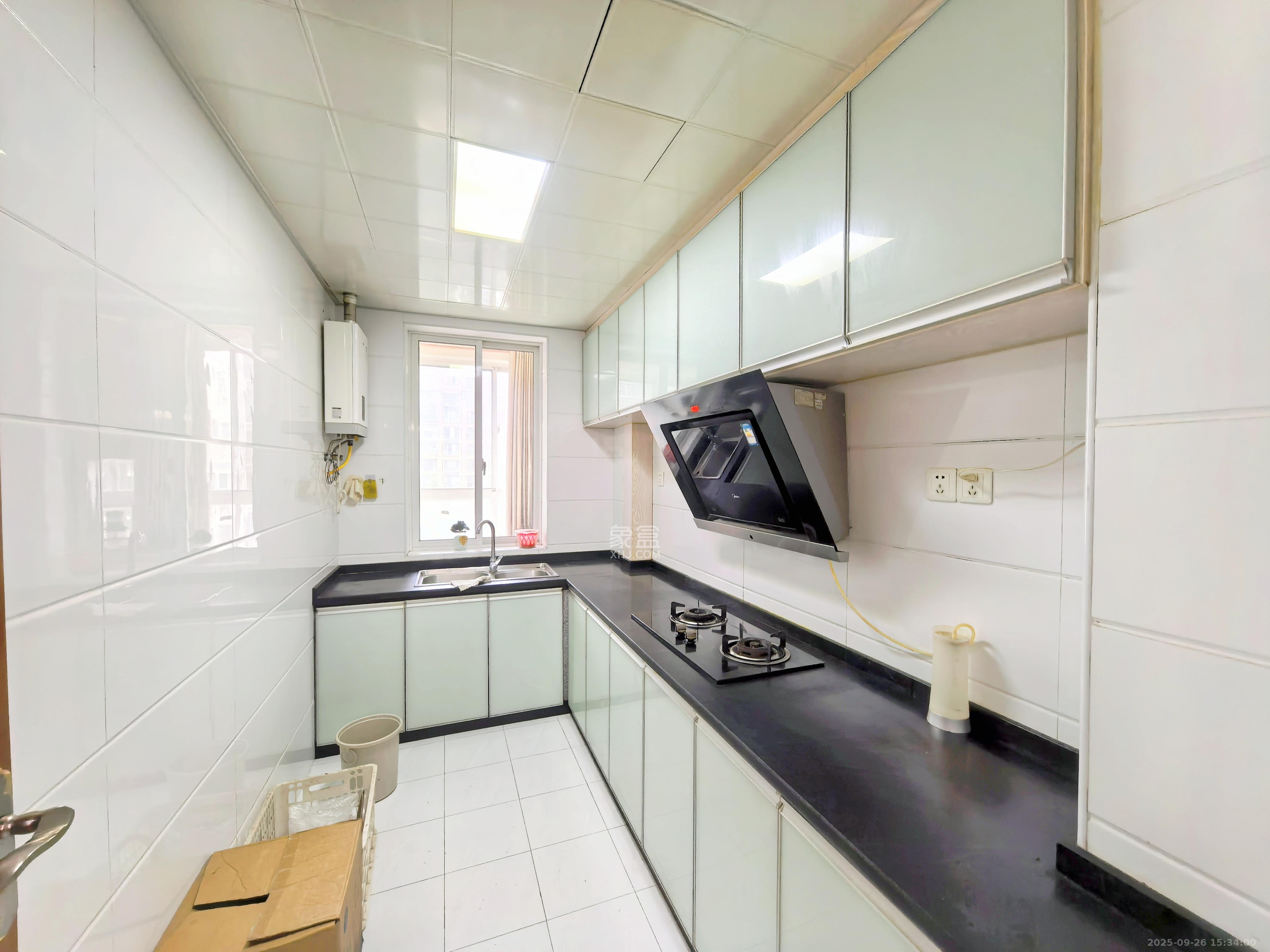 城市山水豪园(山水城市风景) 1室2厅2卫 2700.0元/月 城市山水豪园(山水城市风景) 1室2厅2卫 2700.0元/月室内图