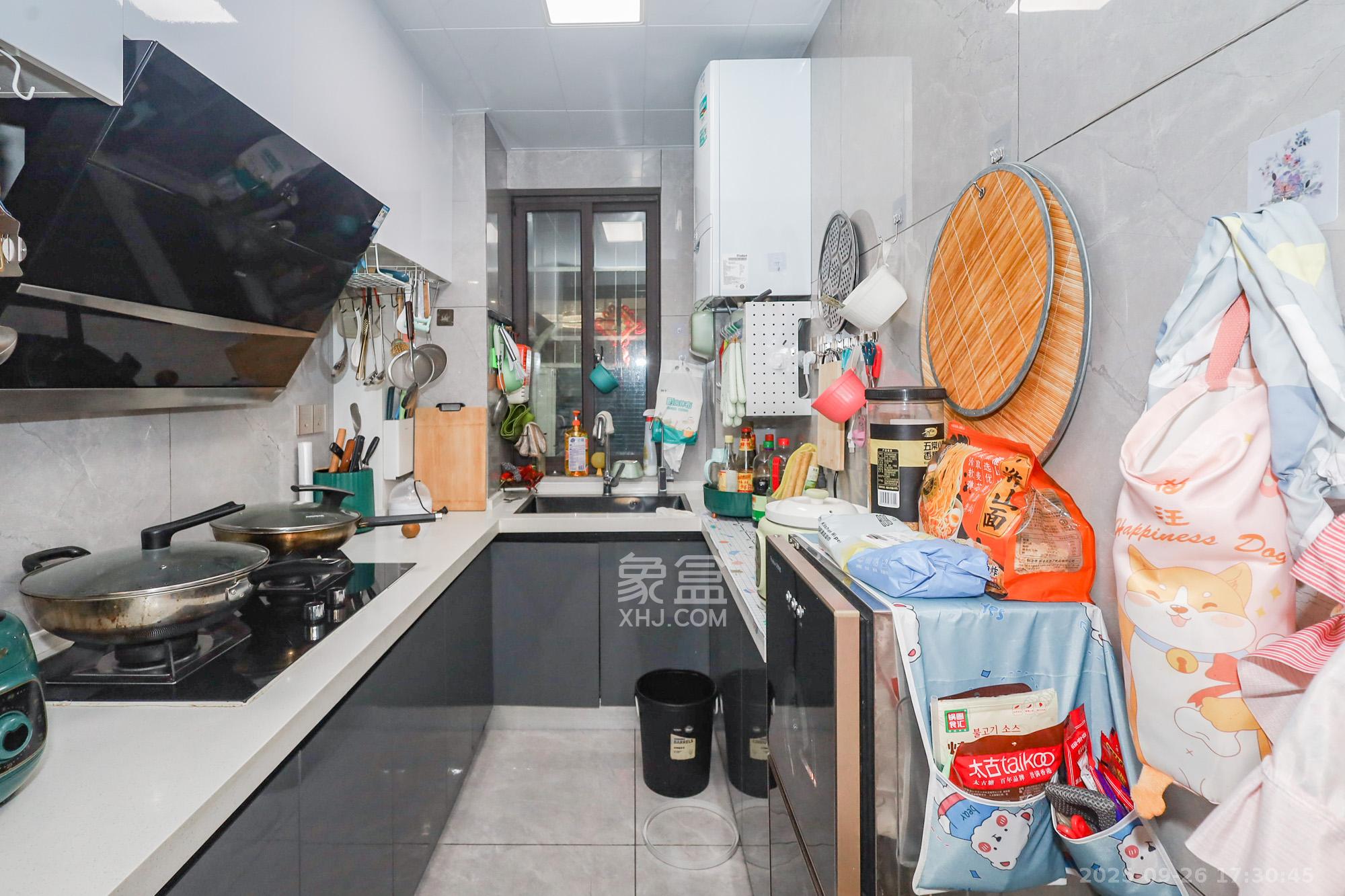 钰龙天下二期(钰龙佳园) 3室2厅2卫 260.0万 钰龙天下二期(钰龙佳园) 3室2厅2卫 260.0万厨房